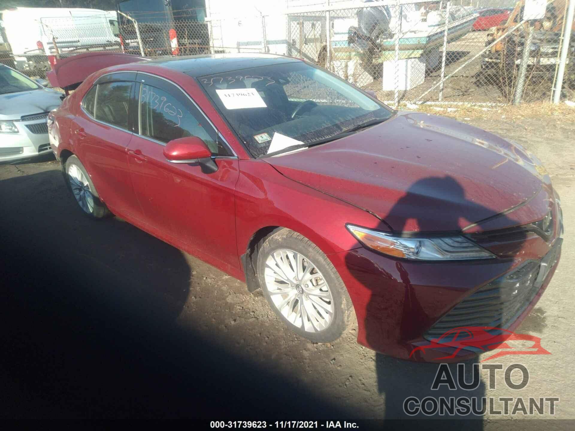 TOYOTA CAMRY 2018 - 4T1B11HK1JU653752