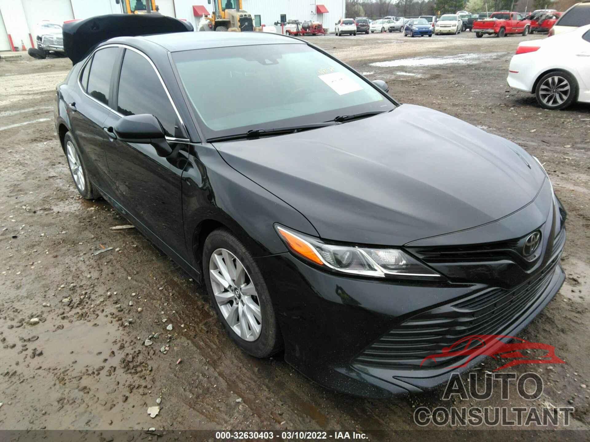 TOYOTA CAMRY 2018 - 4T1B11HK8JU054038