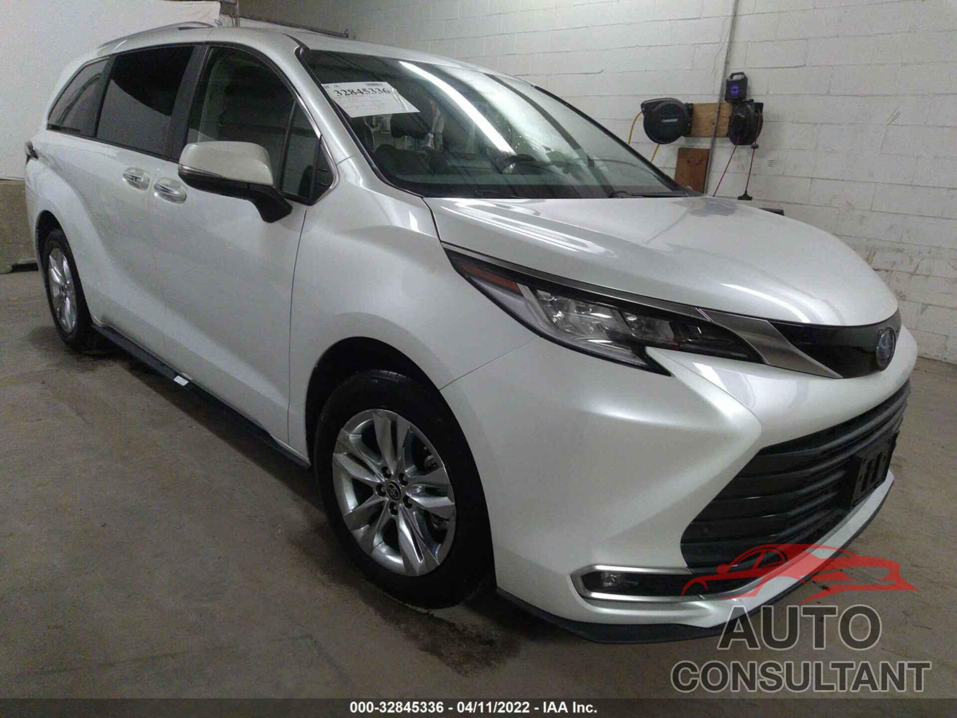 TOYOTA SIENNA 2022 - 5TDZSKFC8NS043066