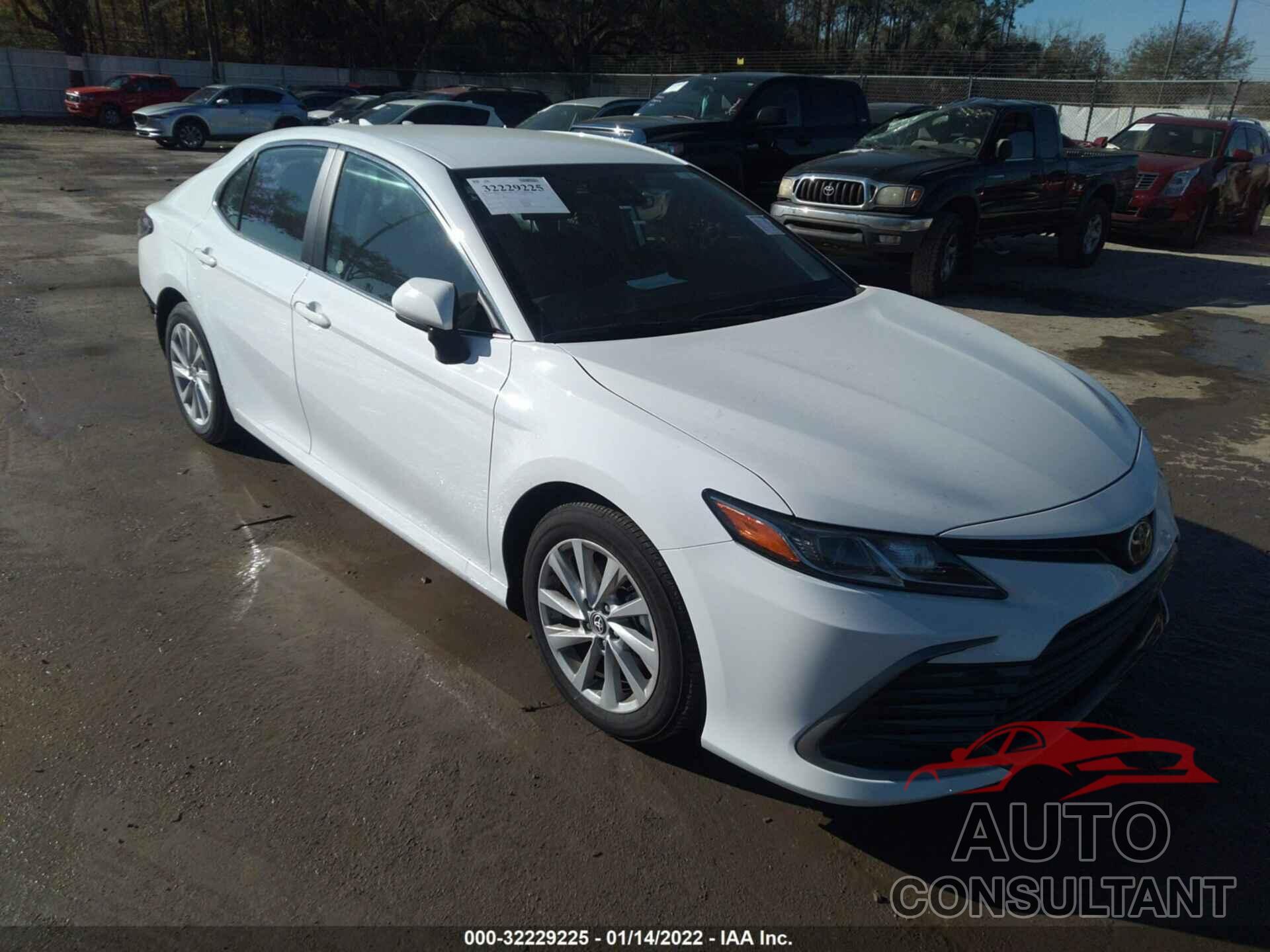 TOYOTA CAMRY 2022 - 4T1C11AK0NU636882