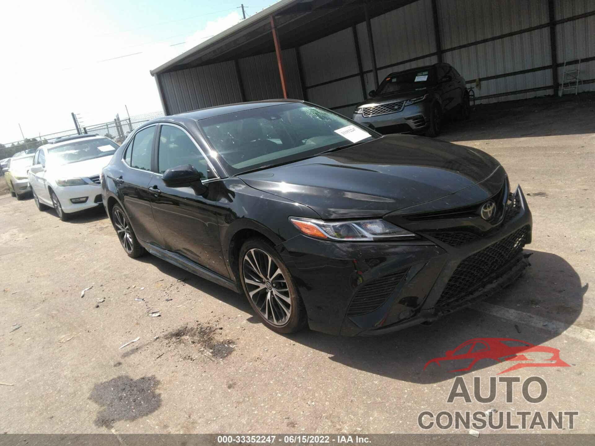 TOYOTA CAMRY 2018 - 4T1B11HK4JU050066