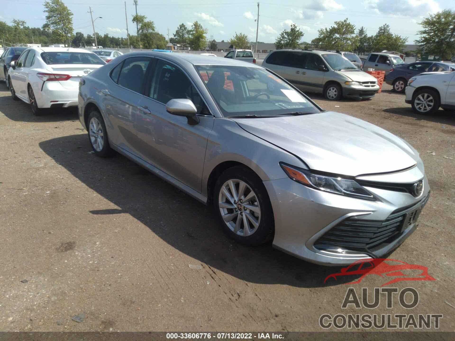 TOYOTA CAMRY 2021 - 4T1C11AK2MU467401