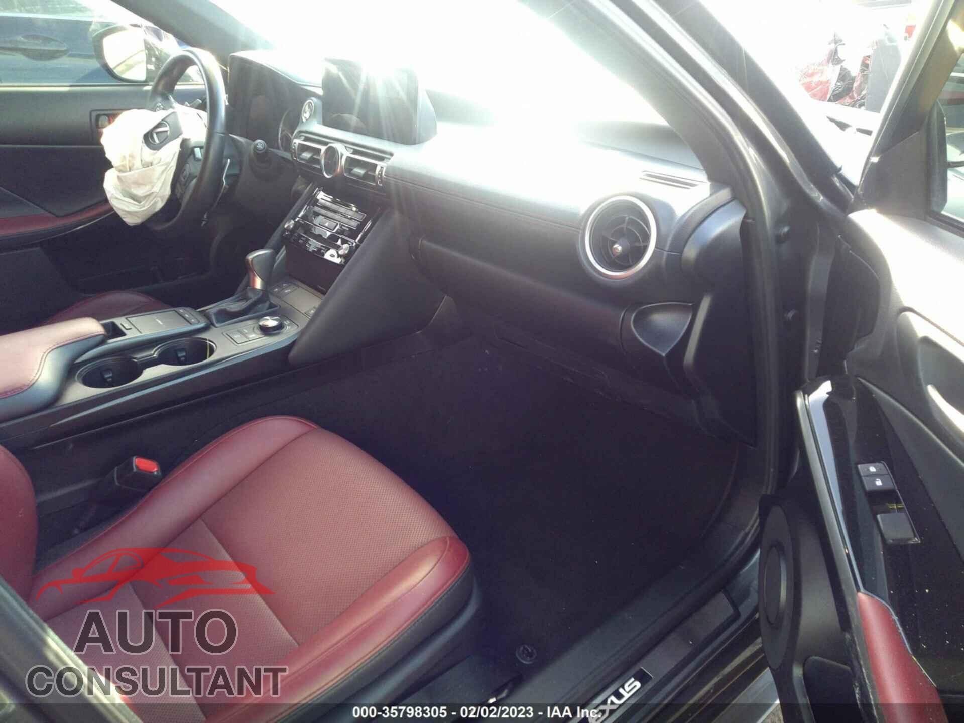 LEXUS IS 2021 - JTHCA1D24M5110116