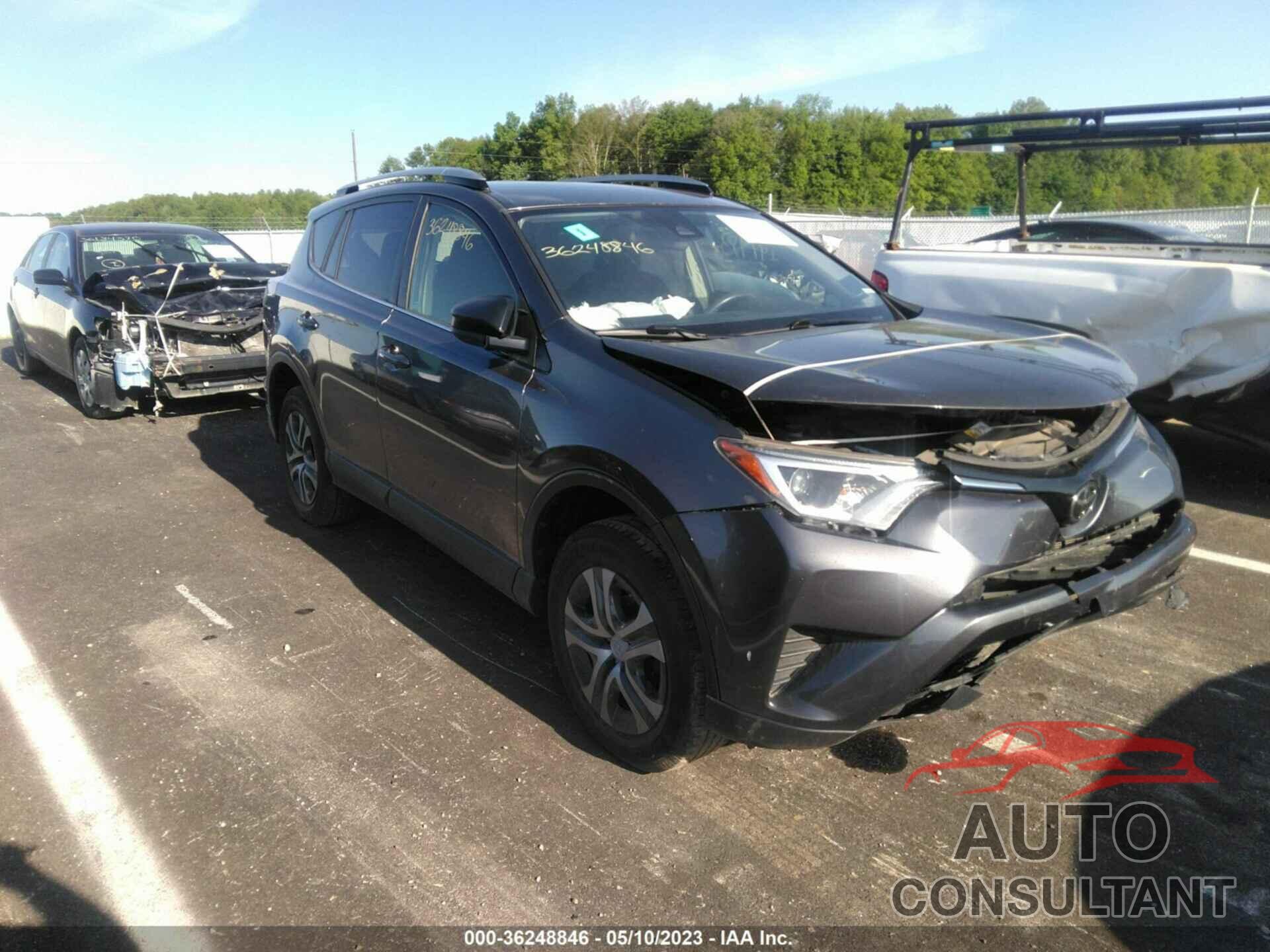 TOYOTA RAV4 2017 - JTMZFREV6HJ108420