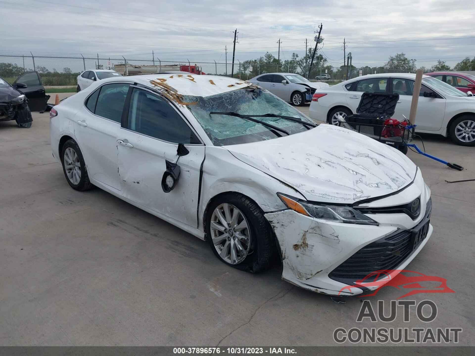 TOYOTA CAMRY 2018 - 4T1B11HK8JU107336