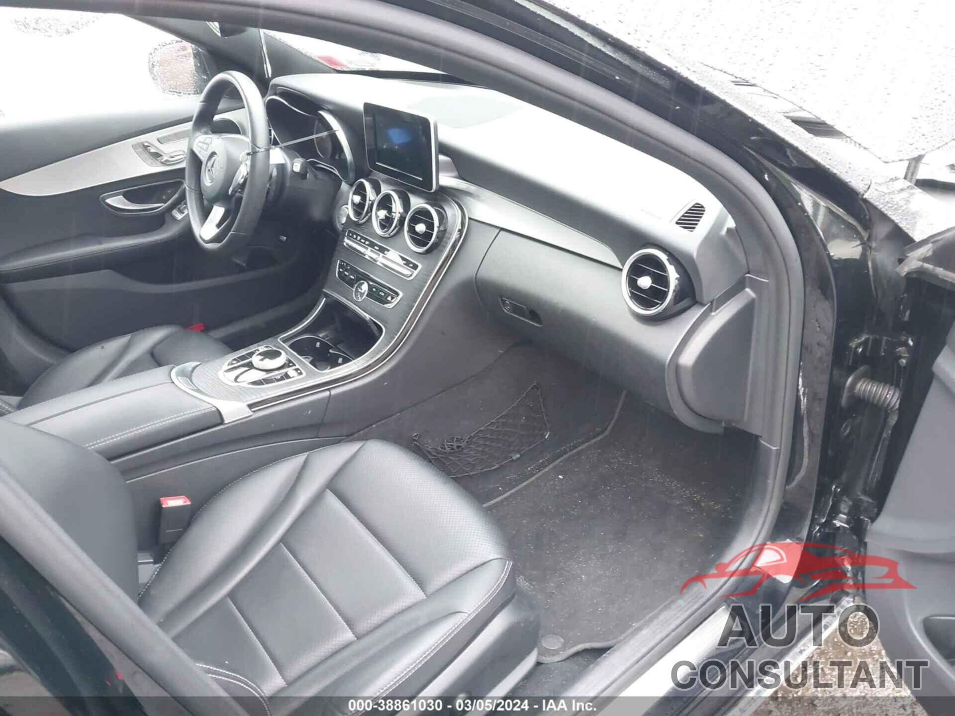 MERCEDES-BENZ C 300 2018 - 55SWF4KB1JU274520