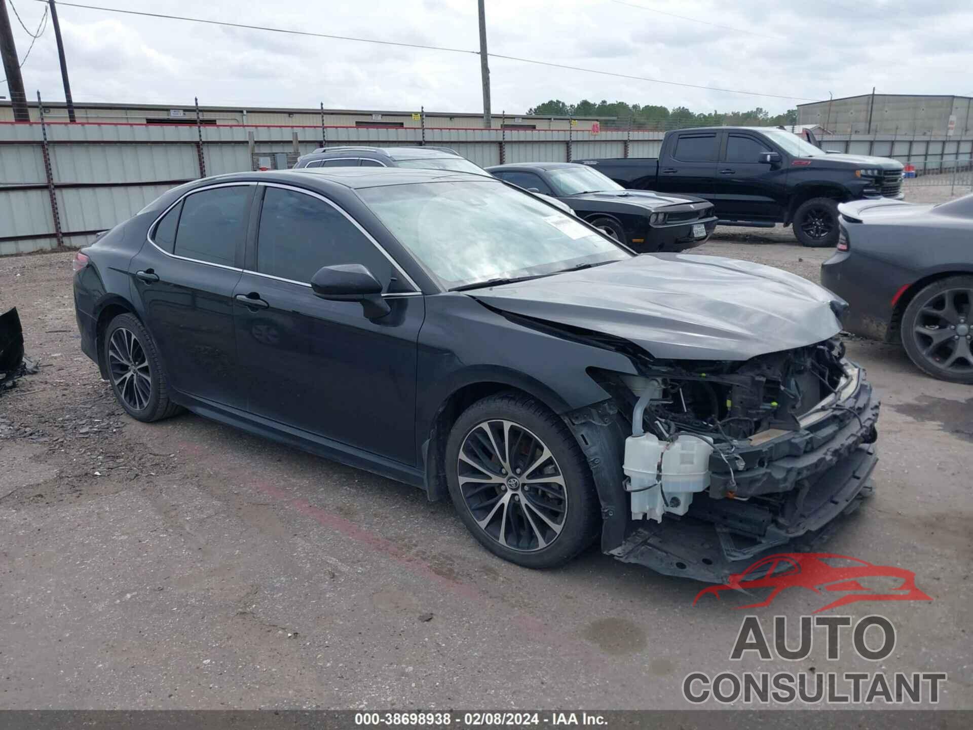 TOYOTA CAMRY 2018 - 4T1B11HK1JU673337