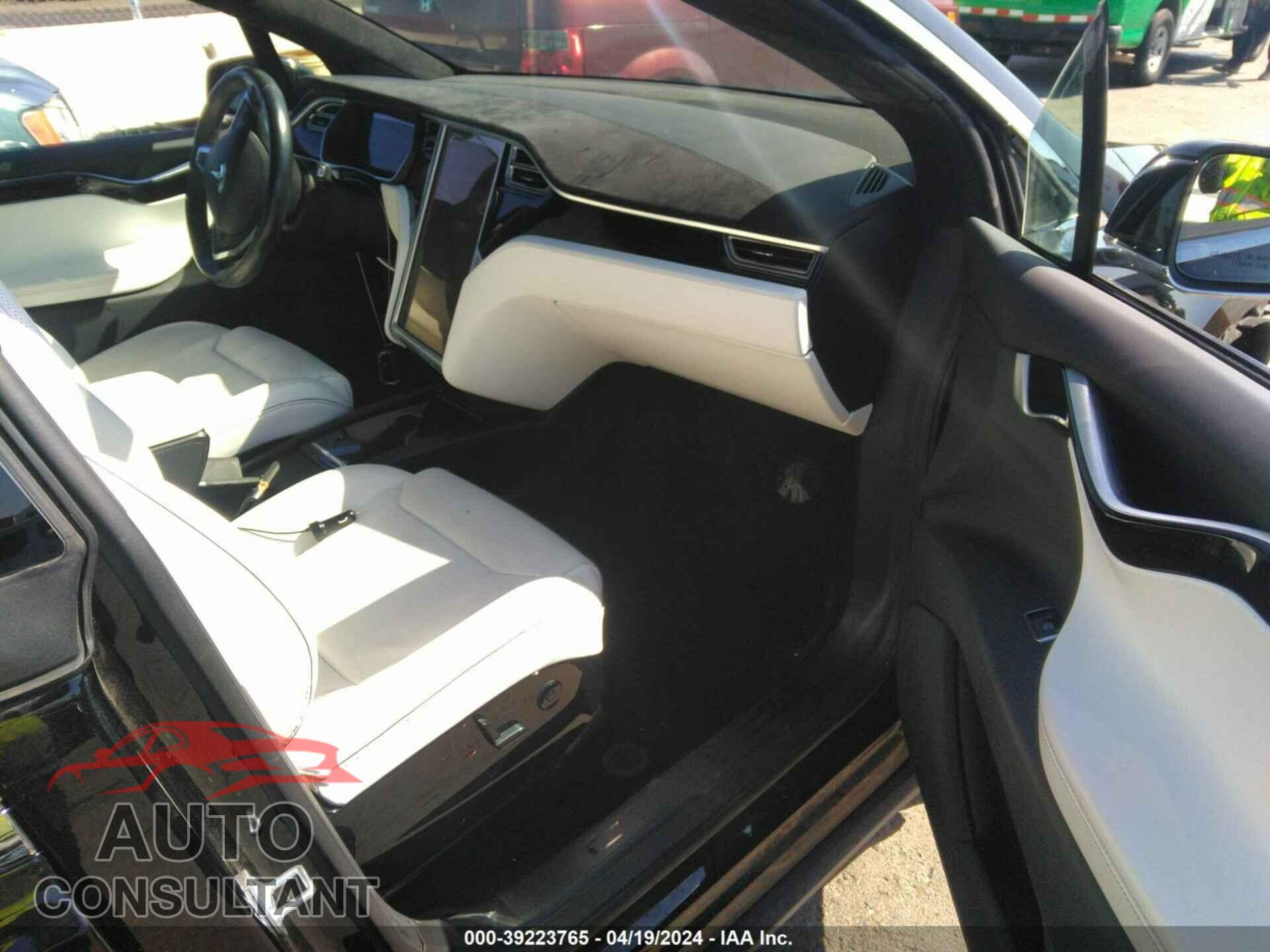 TESLA MODEL X 2016 - 5YJXCBE25GF013365