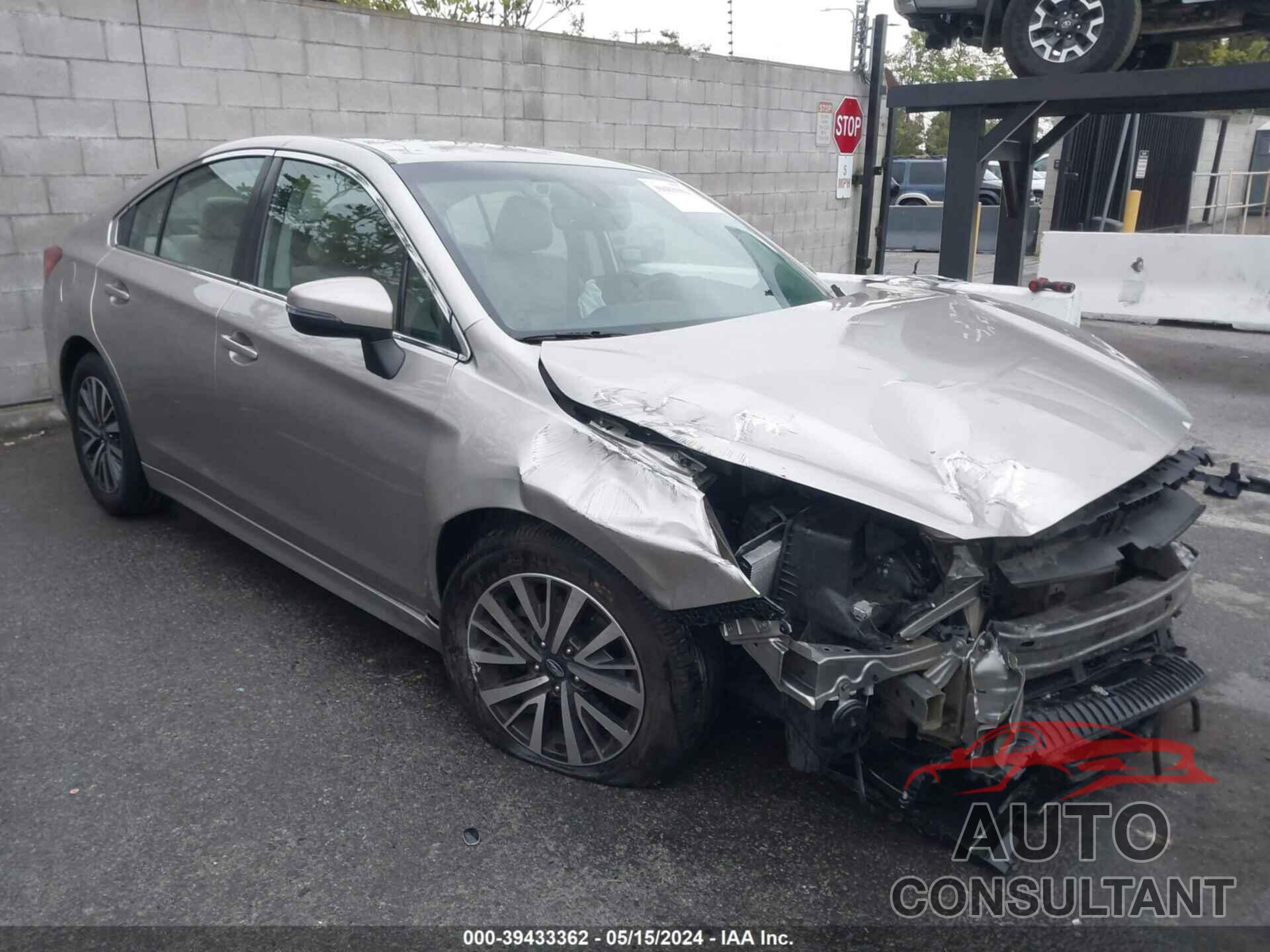 SUBARU LEGACY 2018 - 4S3BNAF61J3018843