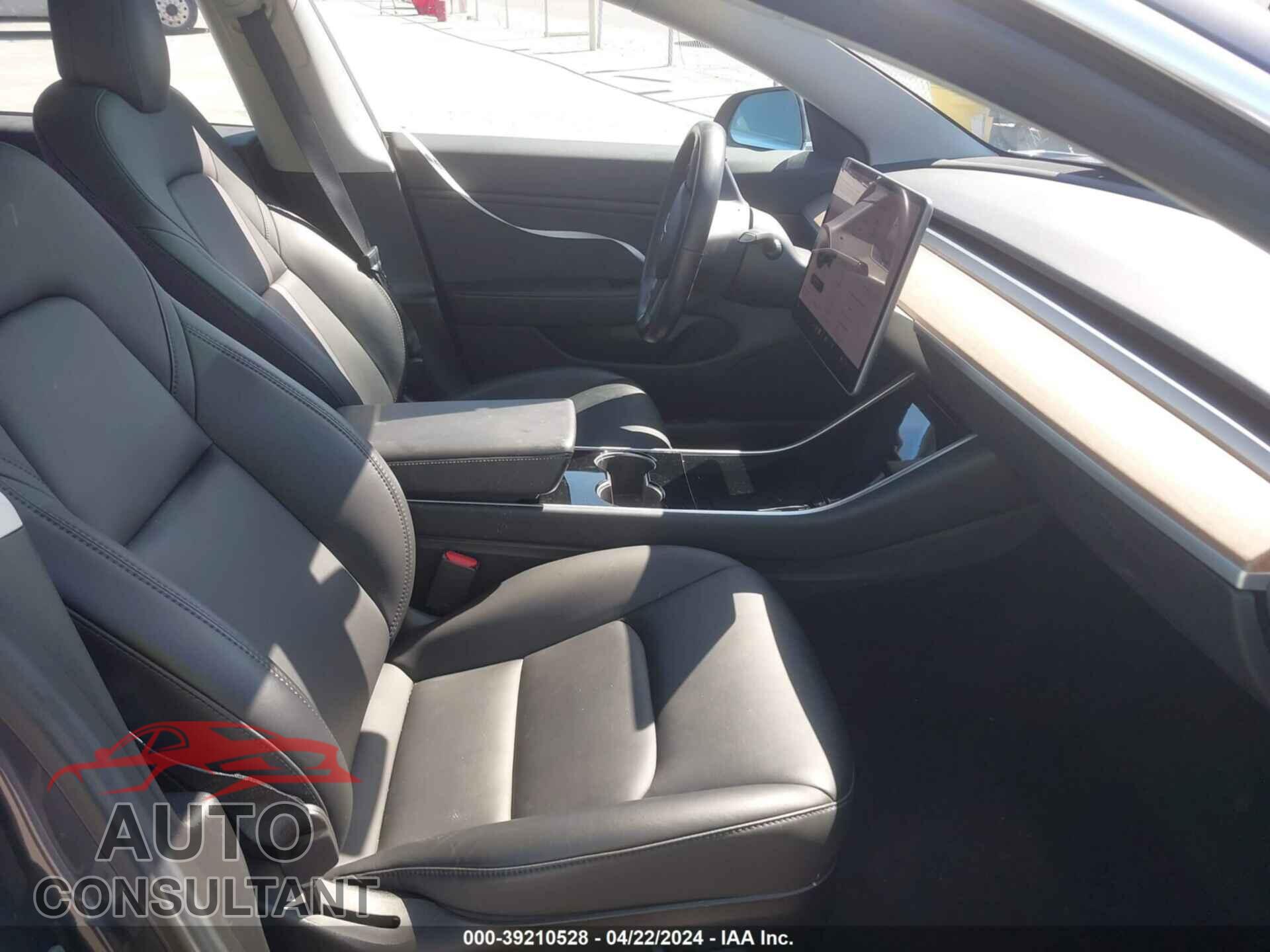 TESLA MODEL 3 2019 - 5YJ3E1EB7KF386189