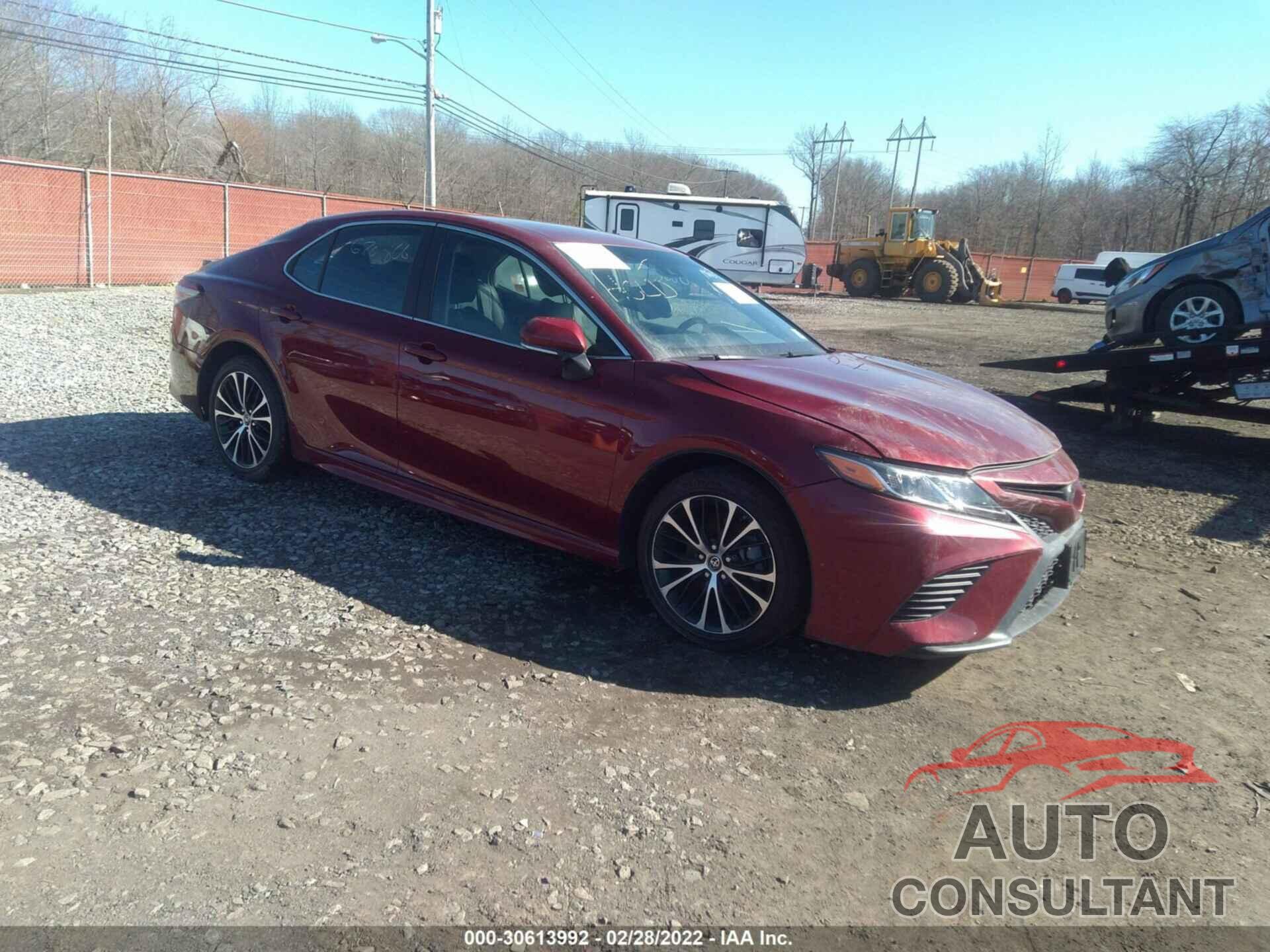 TOYOTA CAMRY 2018 - 4T1B11HK5JU635805
