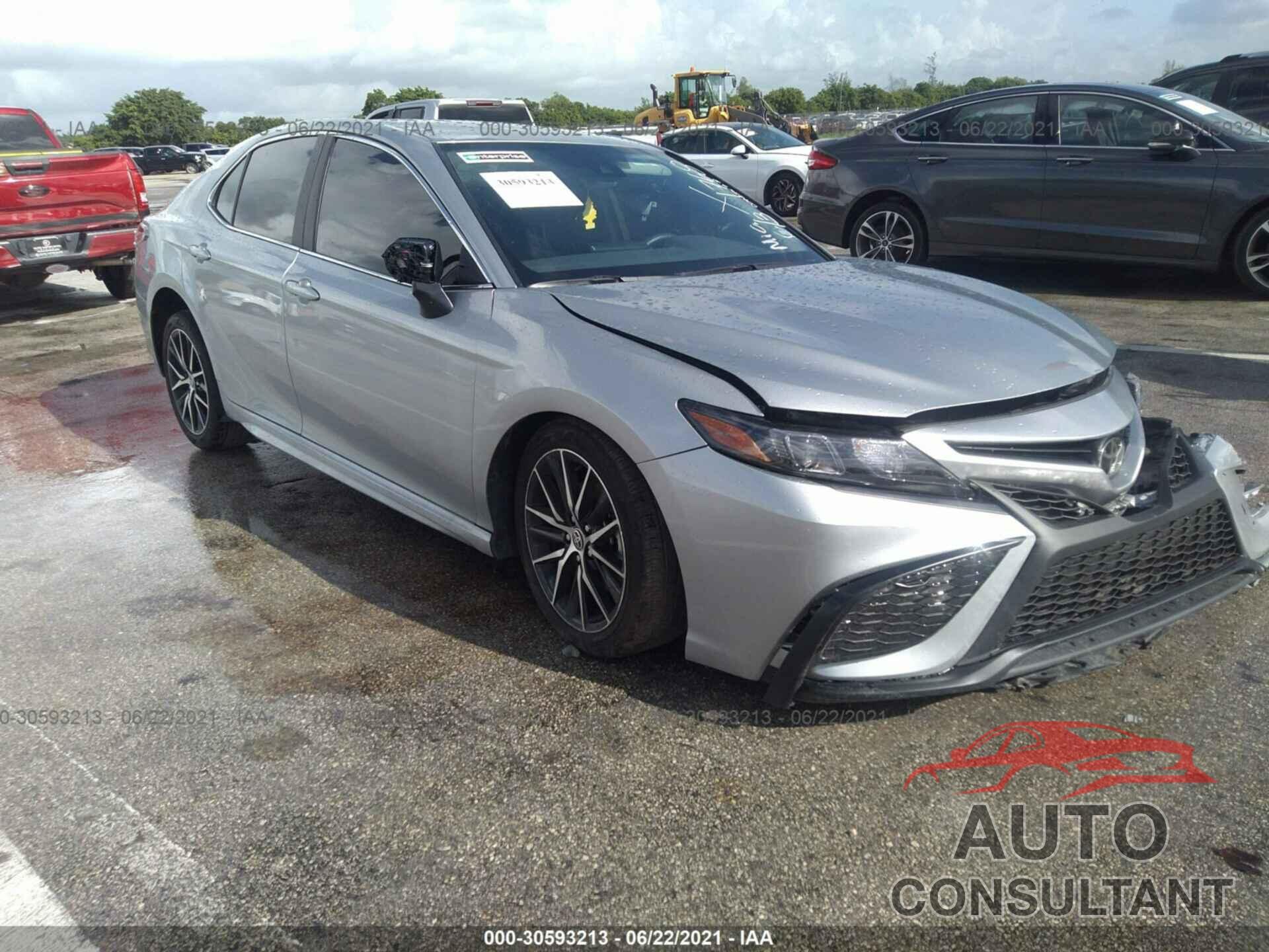 TOYOTA CAMRY 2021 - 4T1G11AK4MU551768