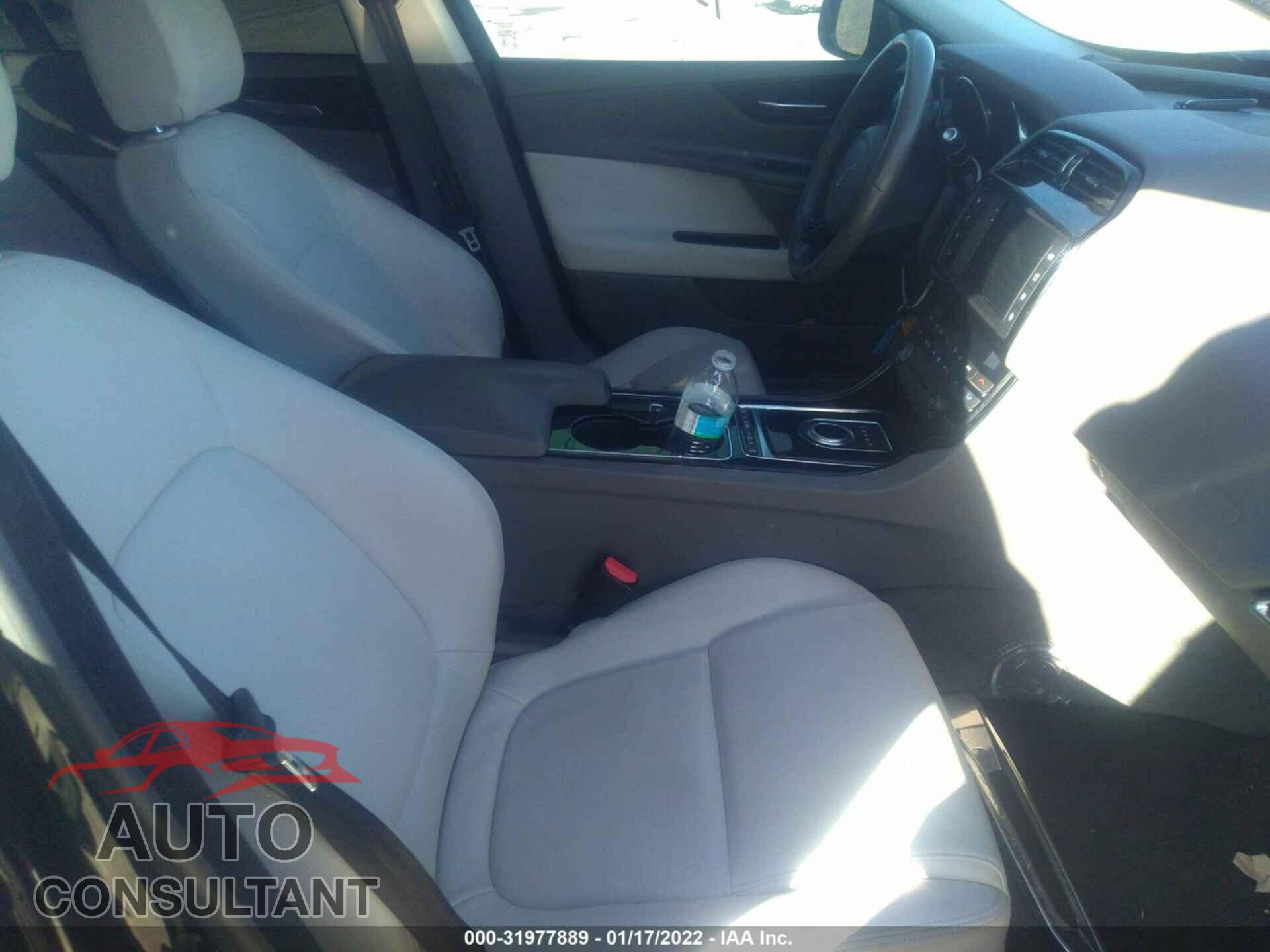 JAGUAR XE 2017 - SAJAR4BG7HA949323