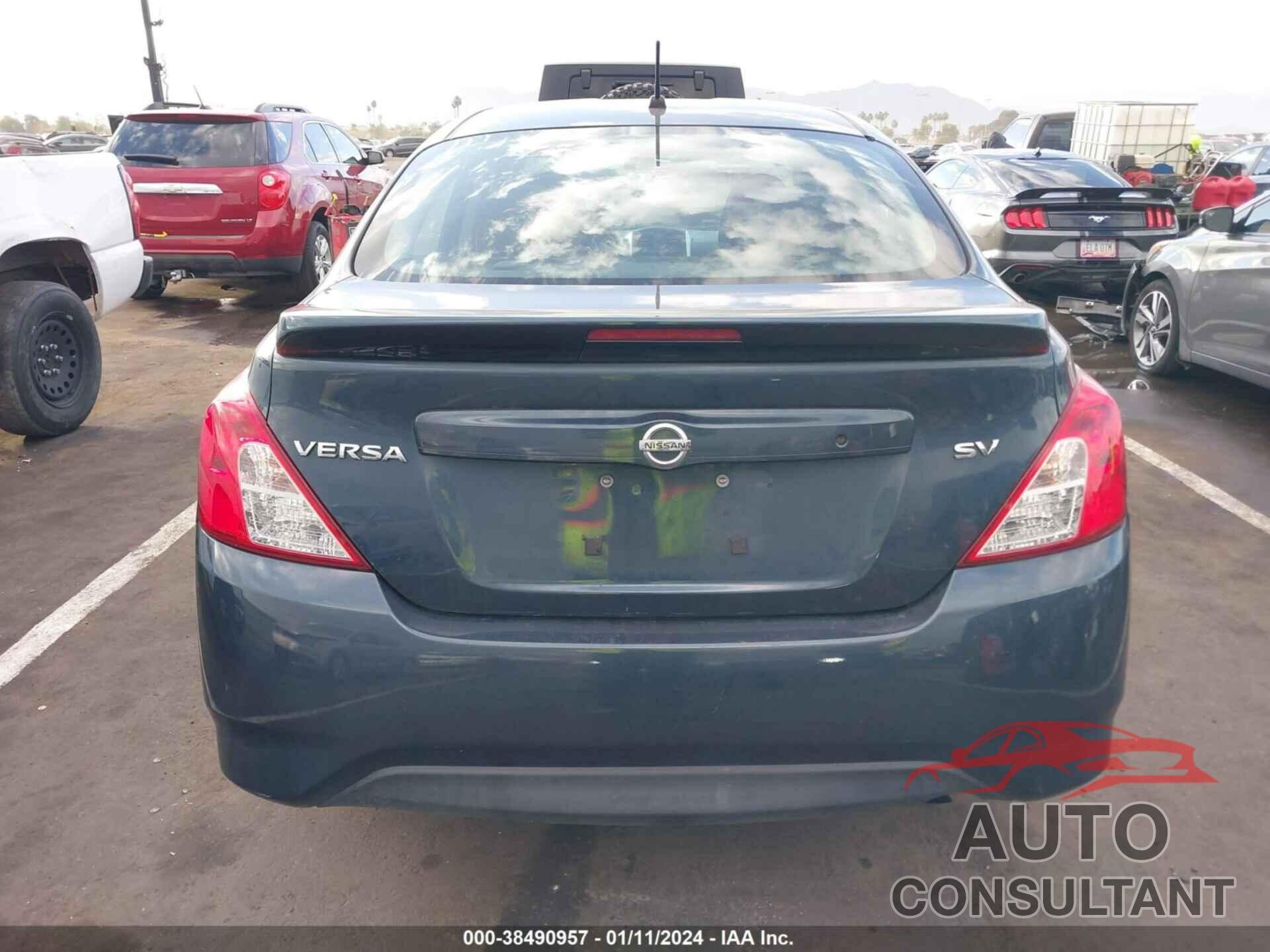 NISSAN VERSA 2017 - 3N1CN7AP5HL880732