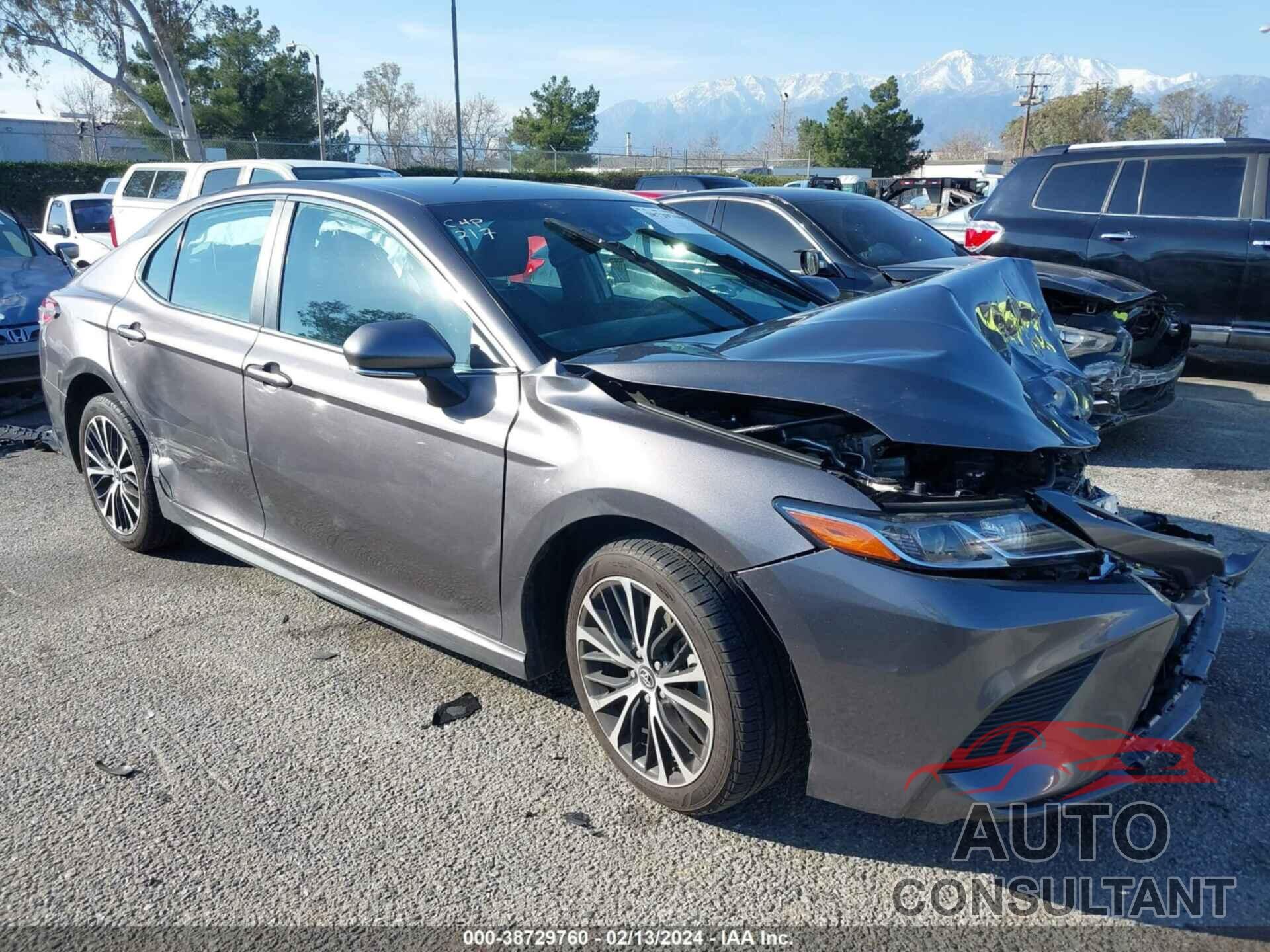 TOYOTA CAMRY 2018 - 4T1B11HK3JU653221