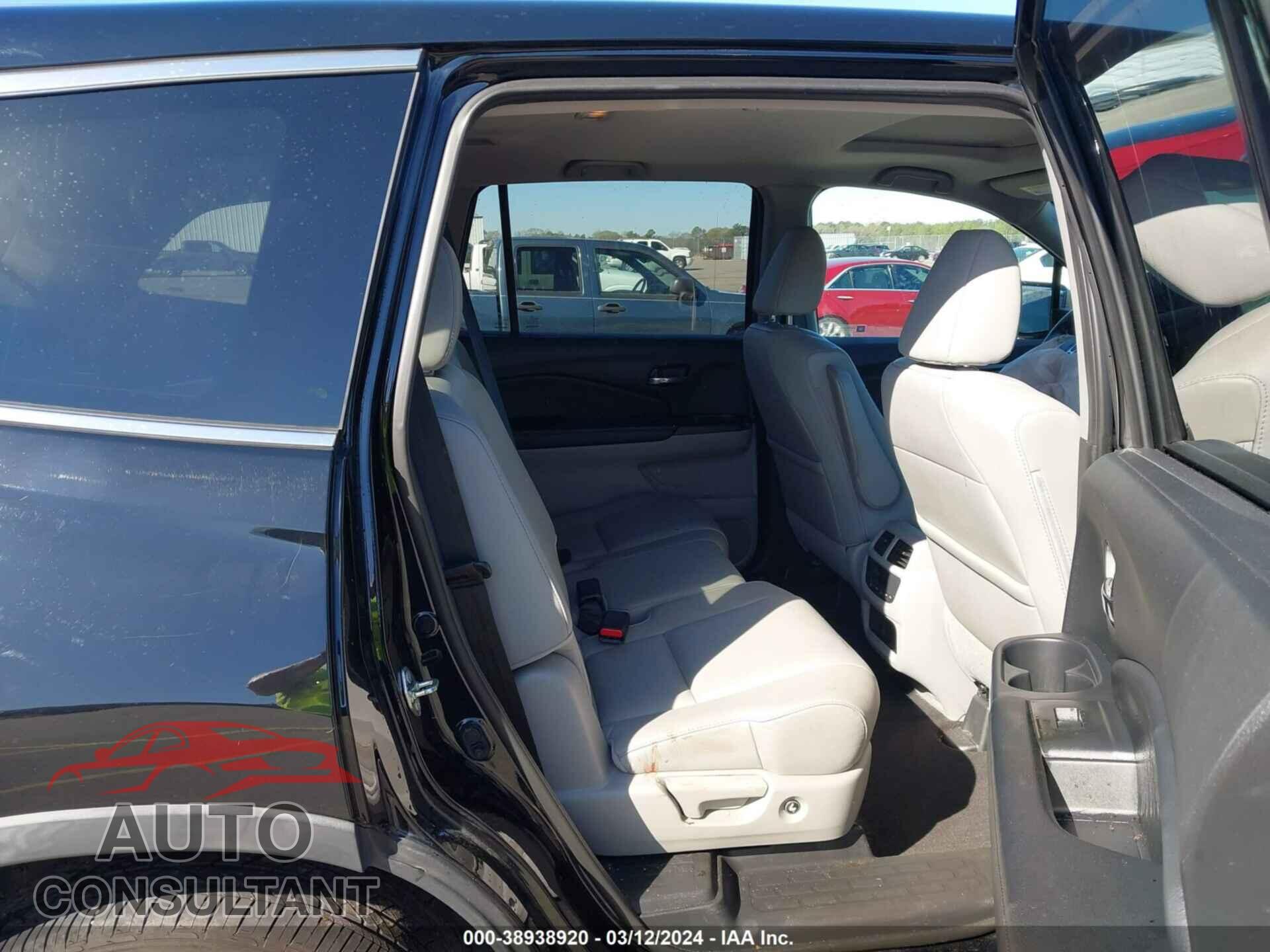 HONDA PILOT 2017 - 5FNYF6H51HB048995