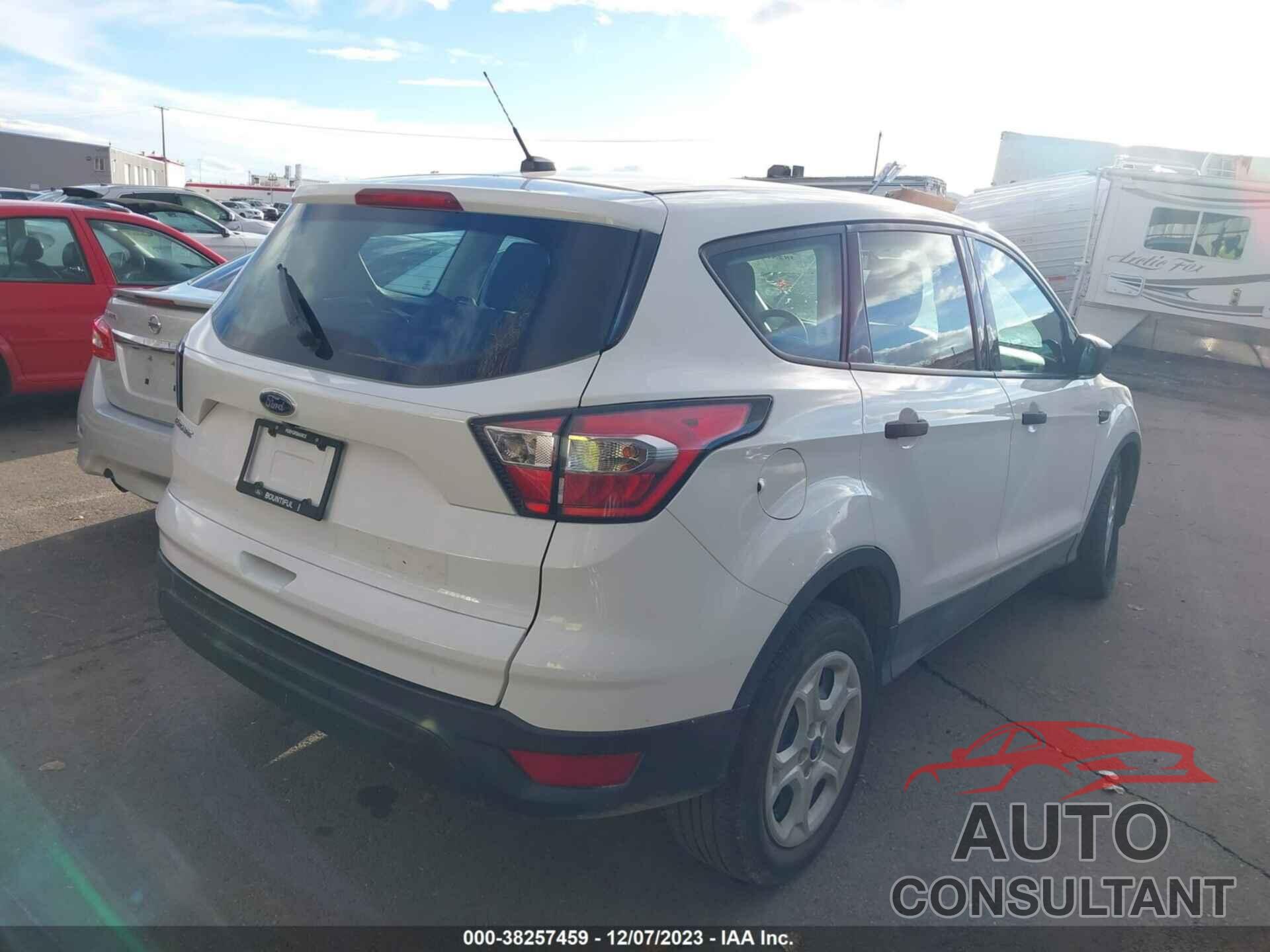 FORD ESCAPE 2018 - 1FMCU0F70JUD60669