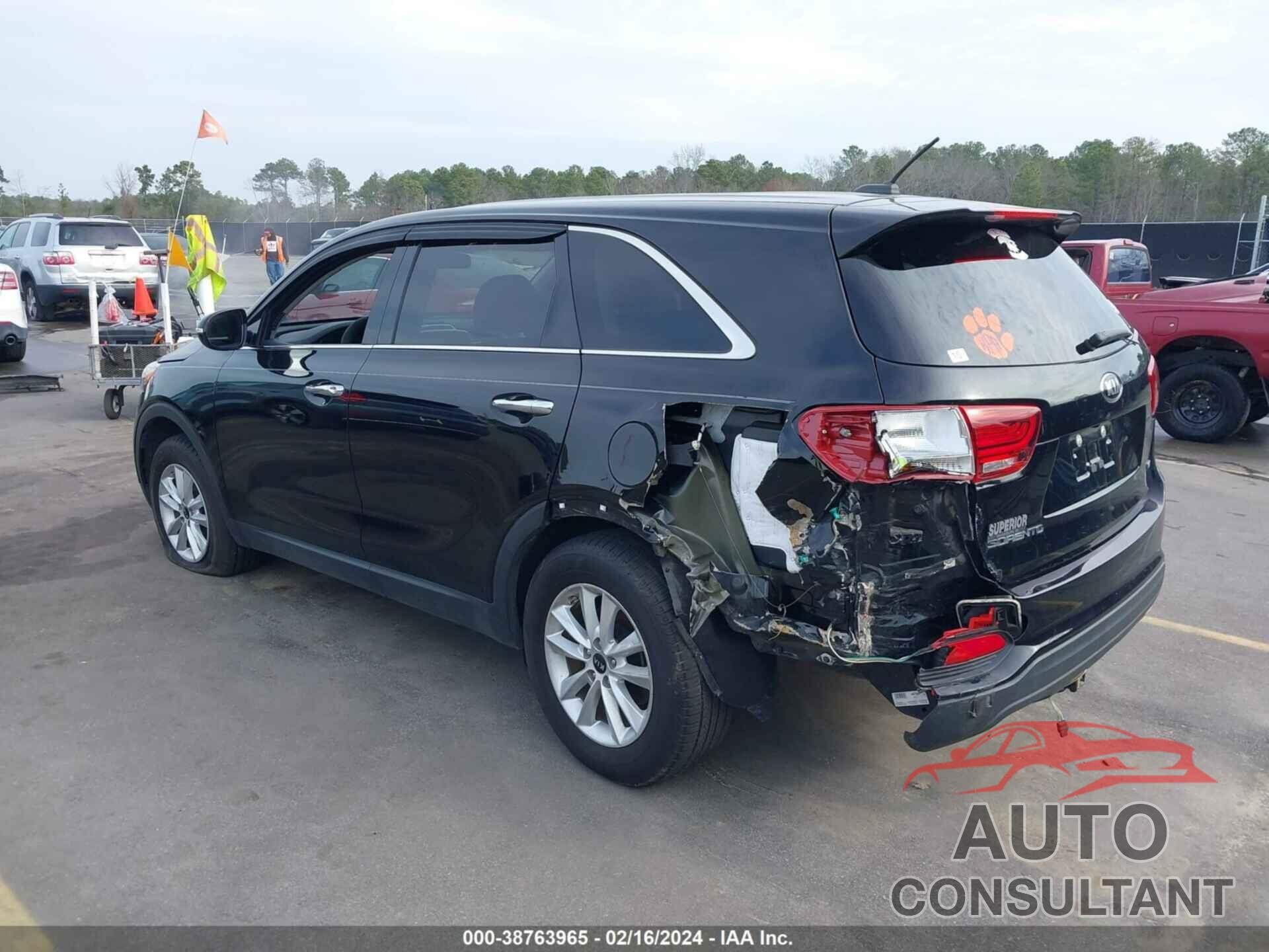 KIA SORENTO 2019 - 5XYPG4A3XKG577660