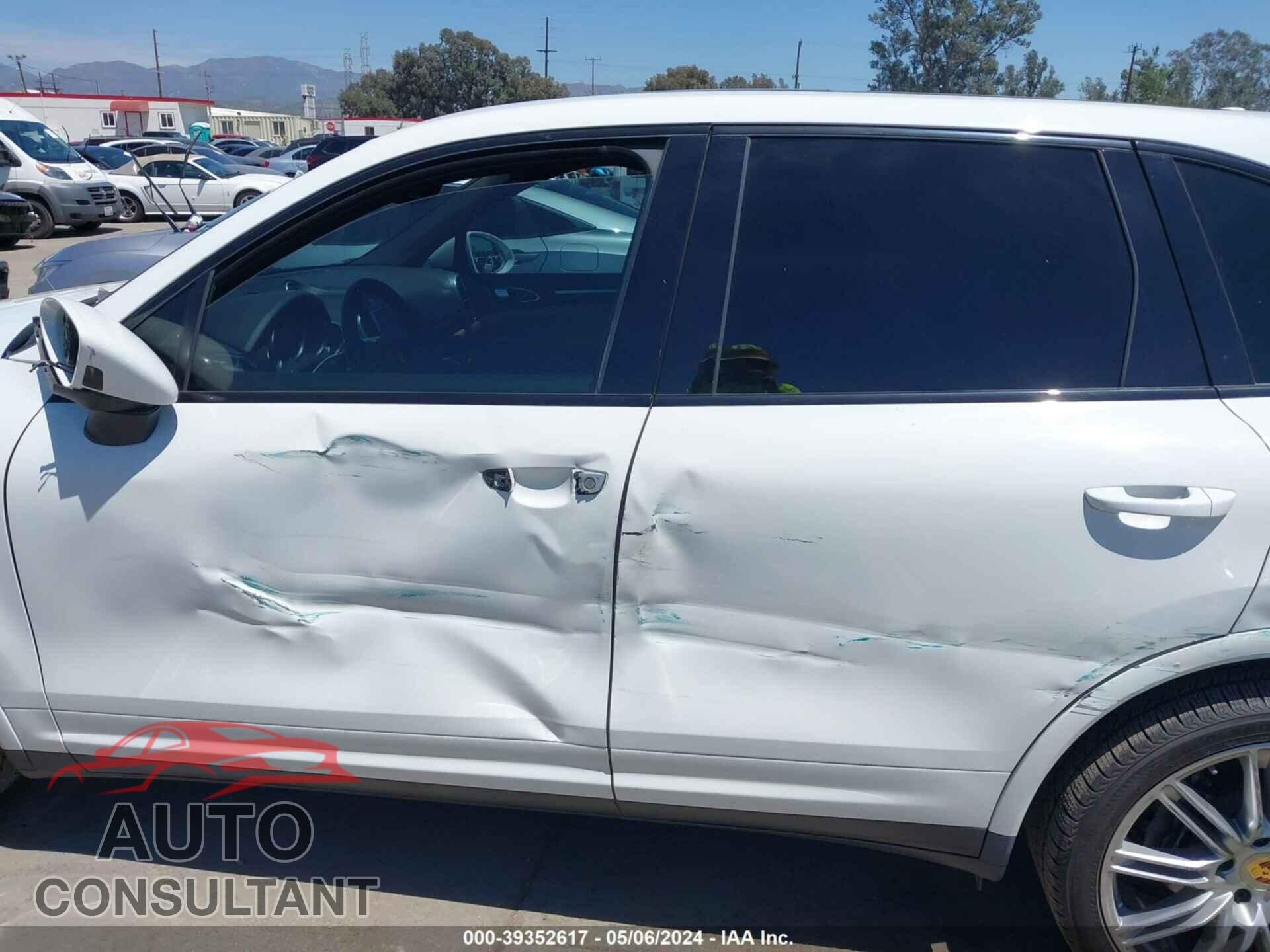 PORSCHE CAYENNE 2017 - WP1AA2A25HKA87924