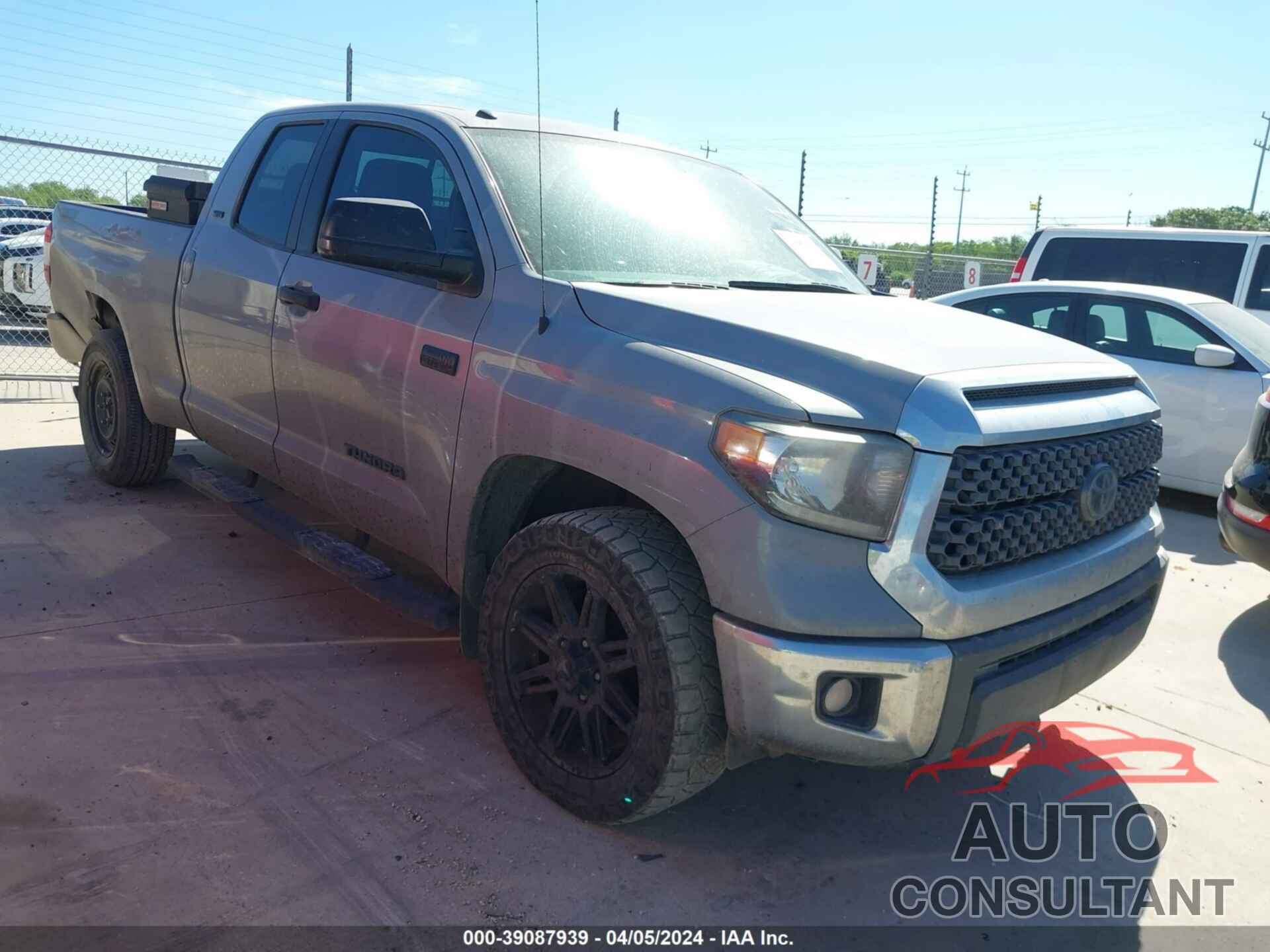 TOYOTA TUNDRA 2018 - 5TFUW5F11JX730425