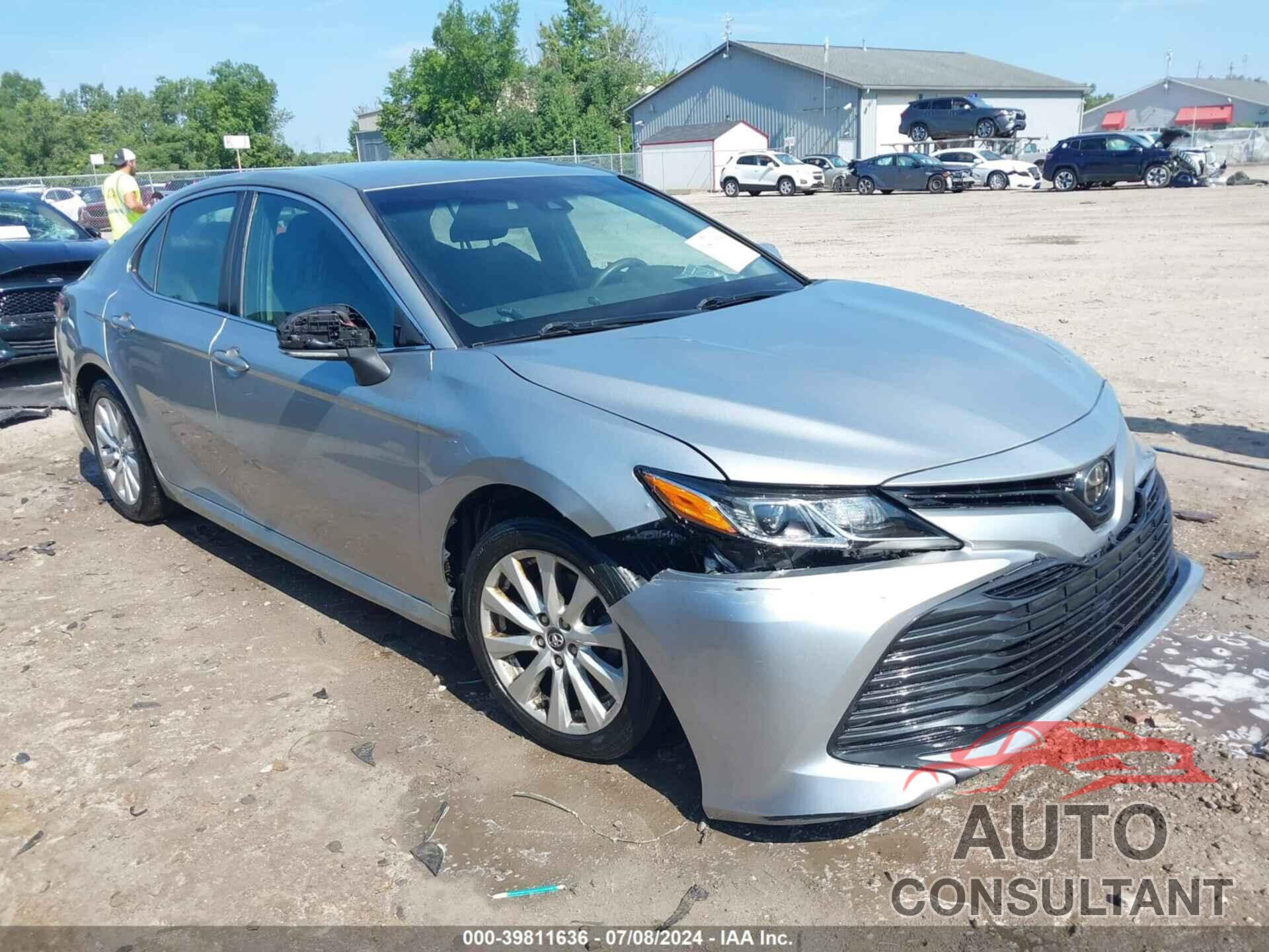 TOYOTA CAMRY 2018 - 4T1B11HK7JU049655