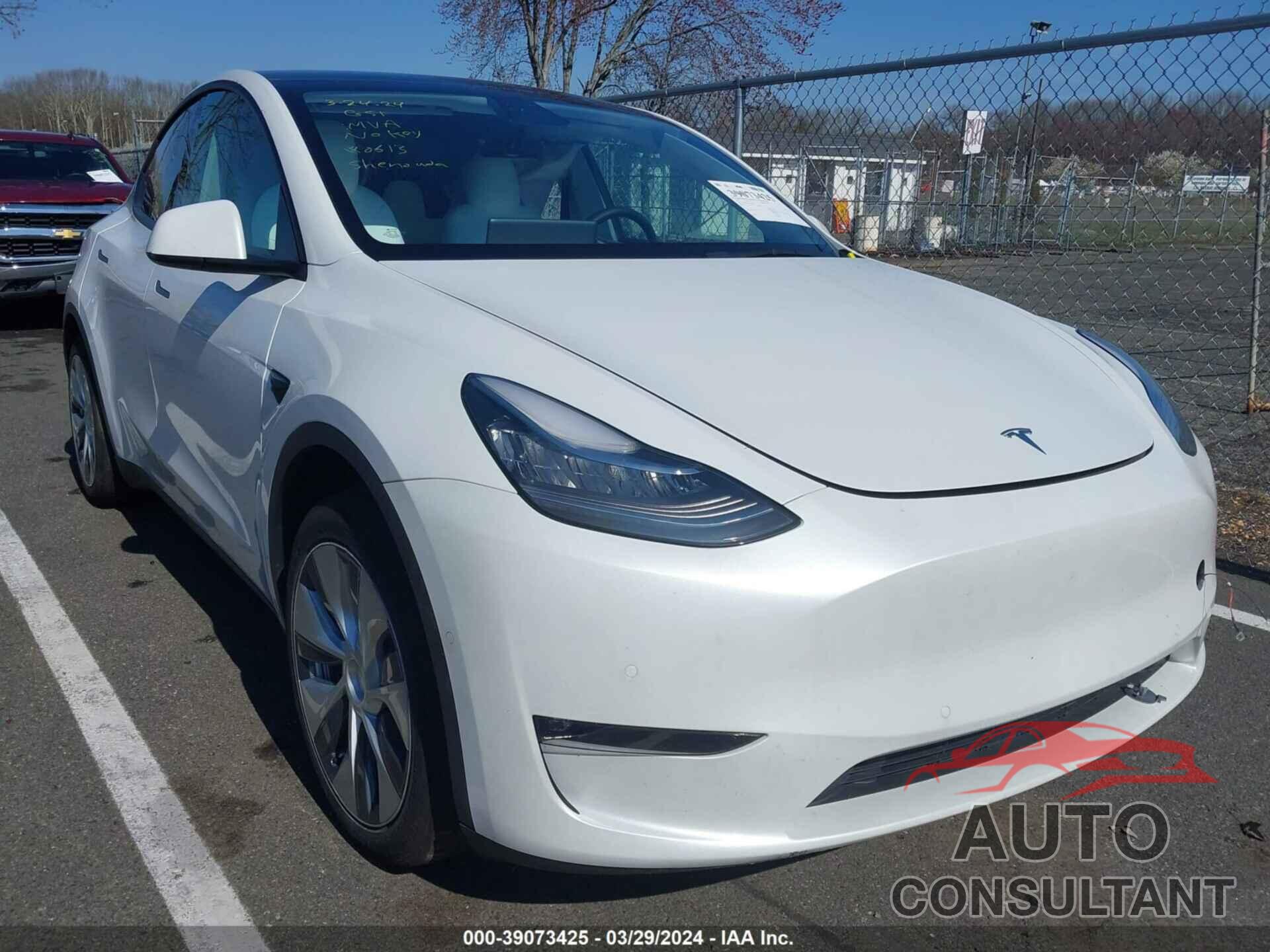 TESLA MODEL Y 2021 - 5YJYGDEE1MF240613