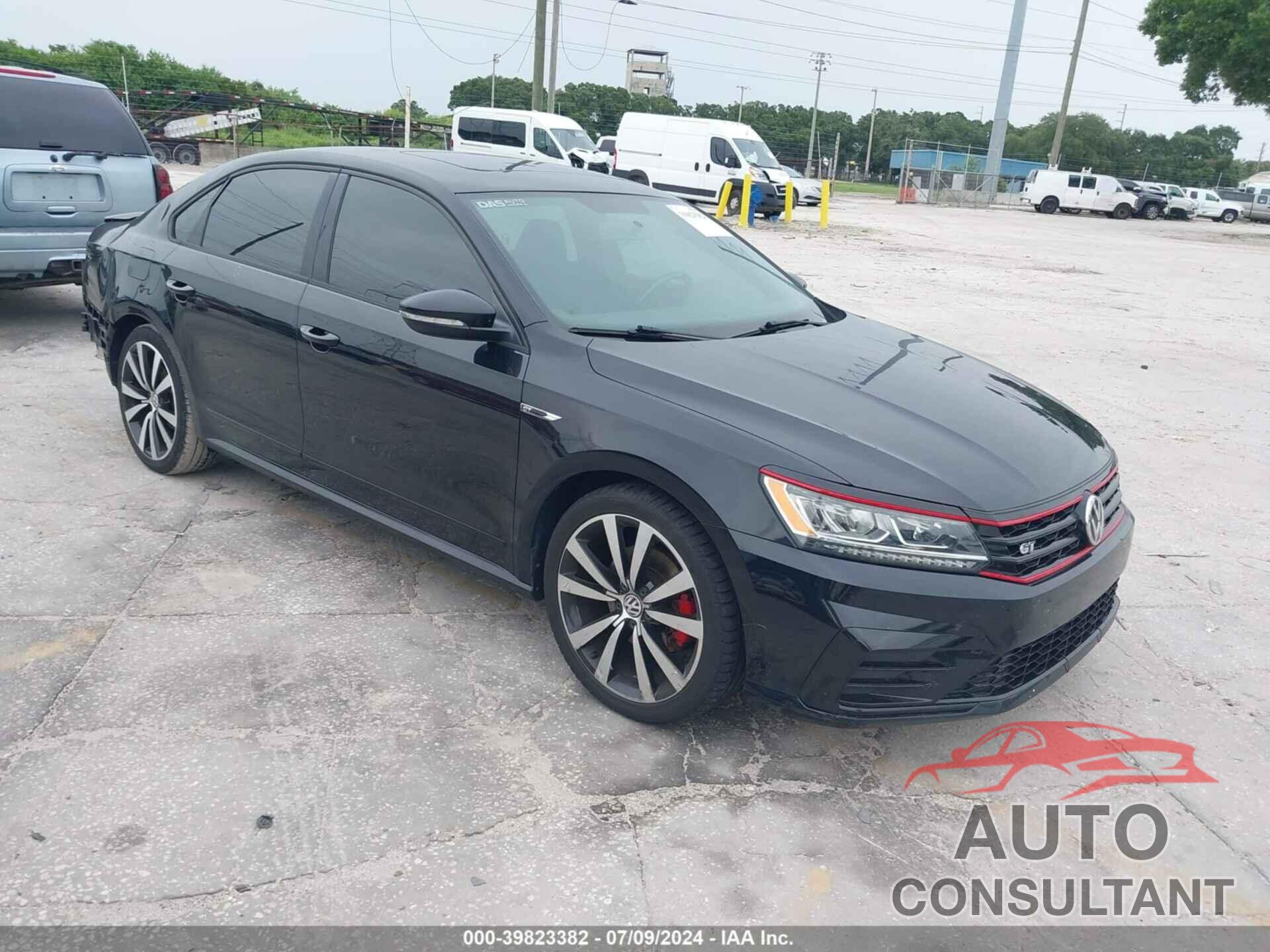 VOLKSWAGEN PASSAT 2018 - 1VWJM7A36JC028280