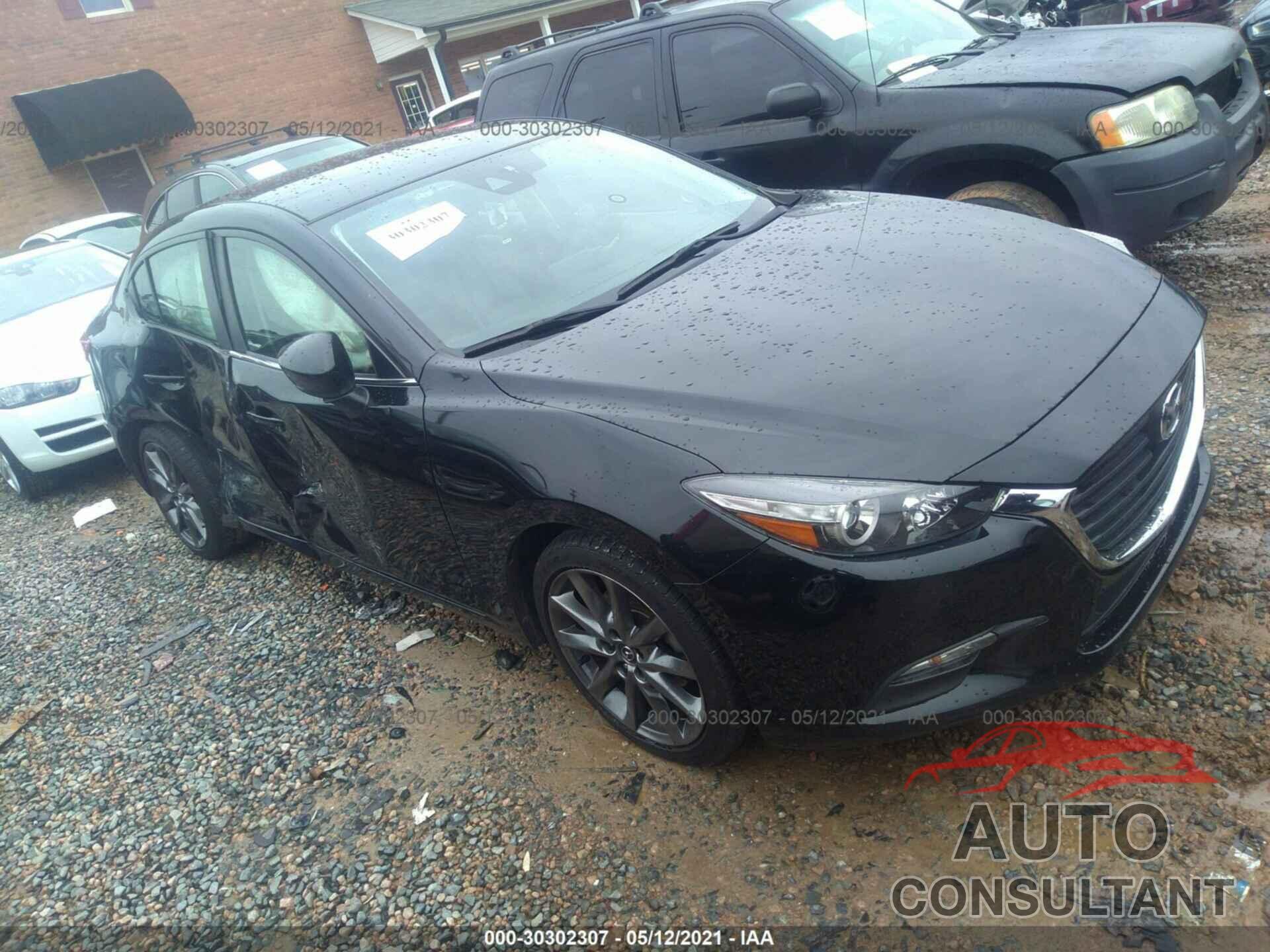 MAZDA MAZDA3 4-DOOR 2018 - 3MZBN1V35JM182762