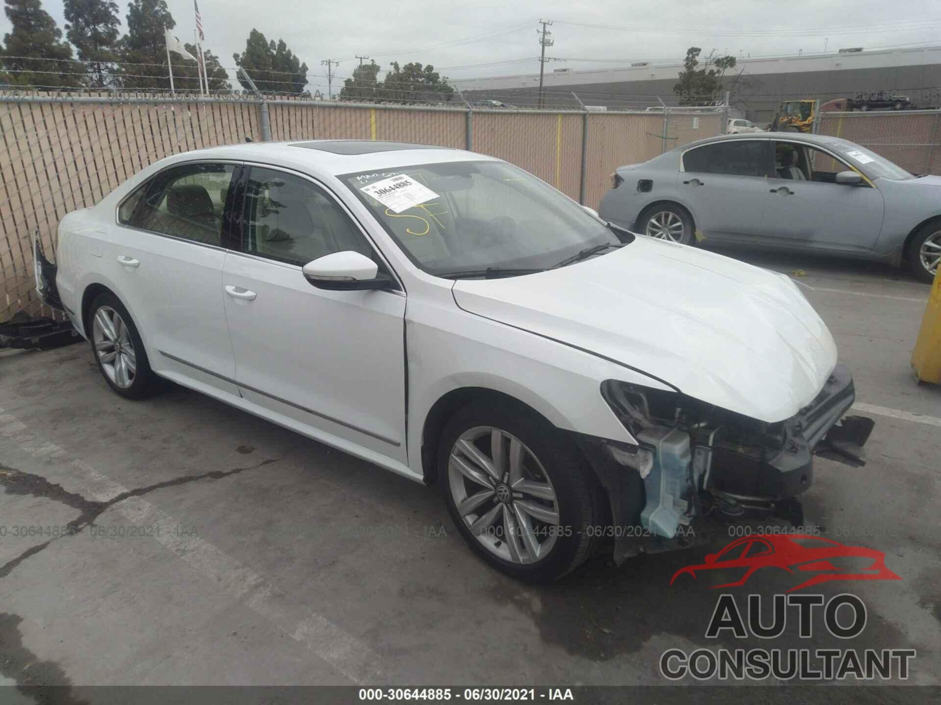 VOLKSWAGEN PASSAT 2017 - 1VWGT7A35HC076442