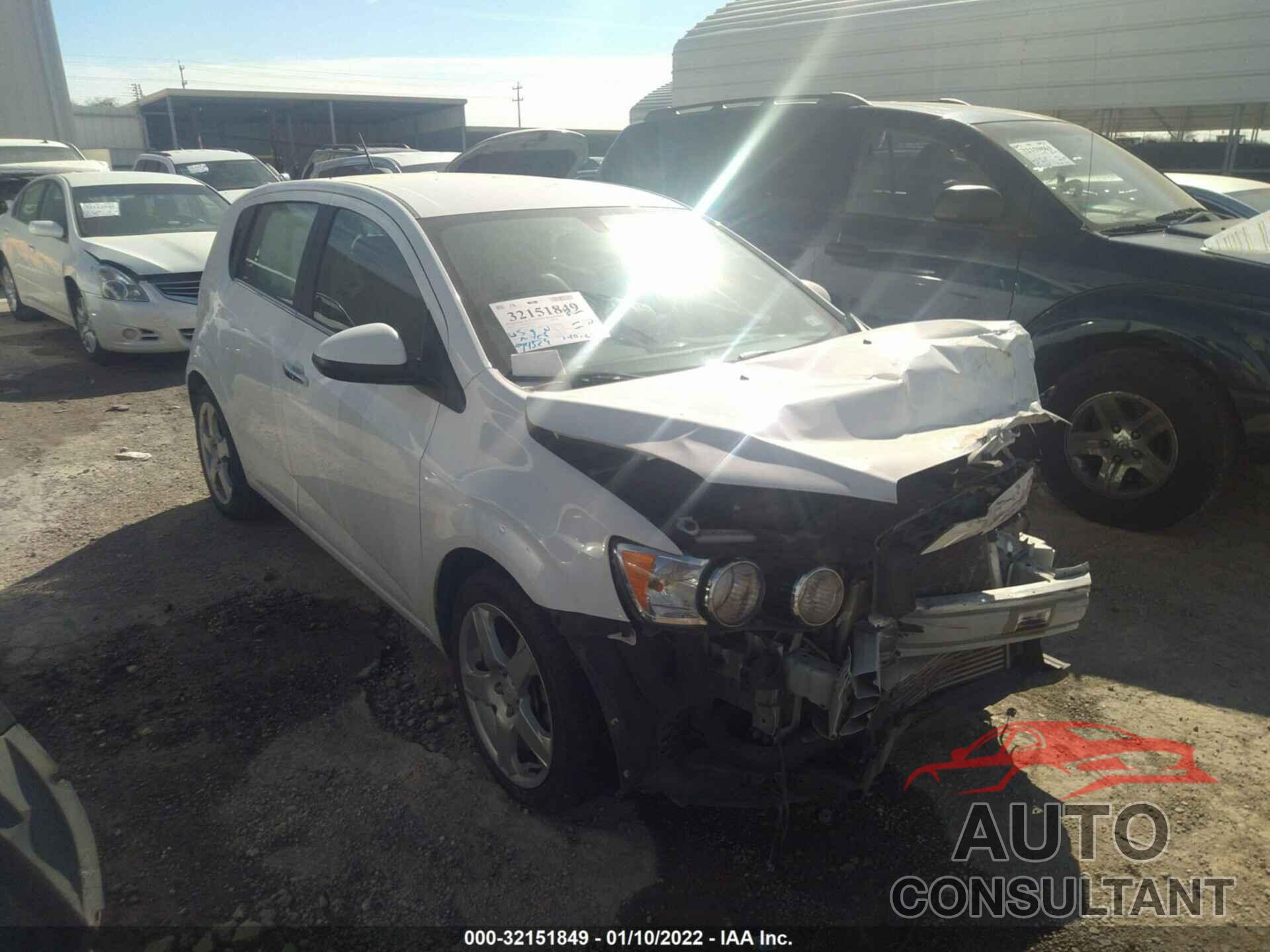 CHEVROLET SONIC 2016 - 1G1JE6SB1G4136236