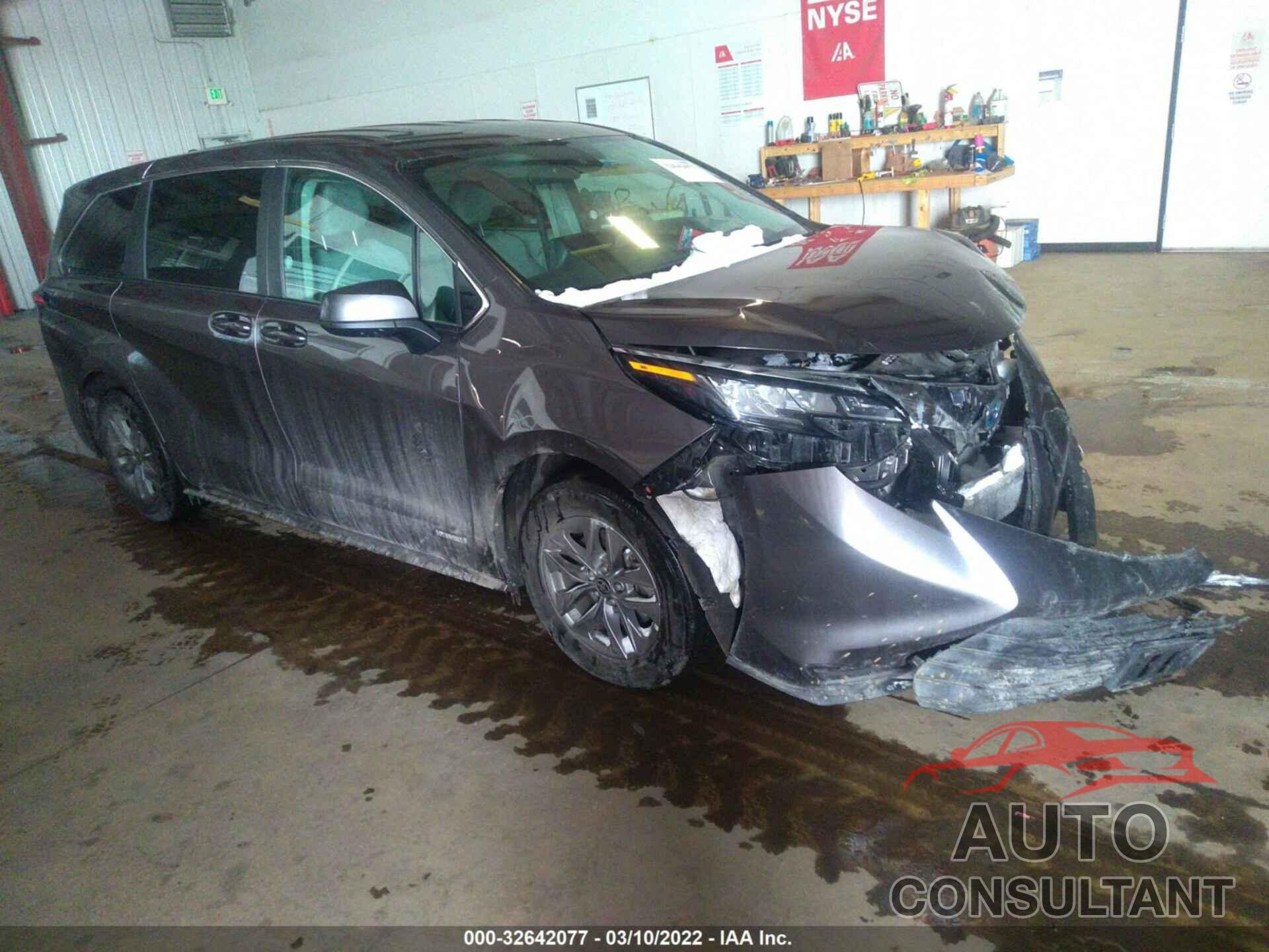 TOYOTA SIENNA 2021 - 5TDKRKEC3MS041643