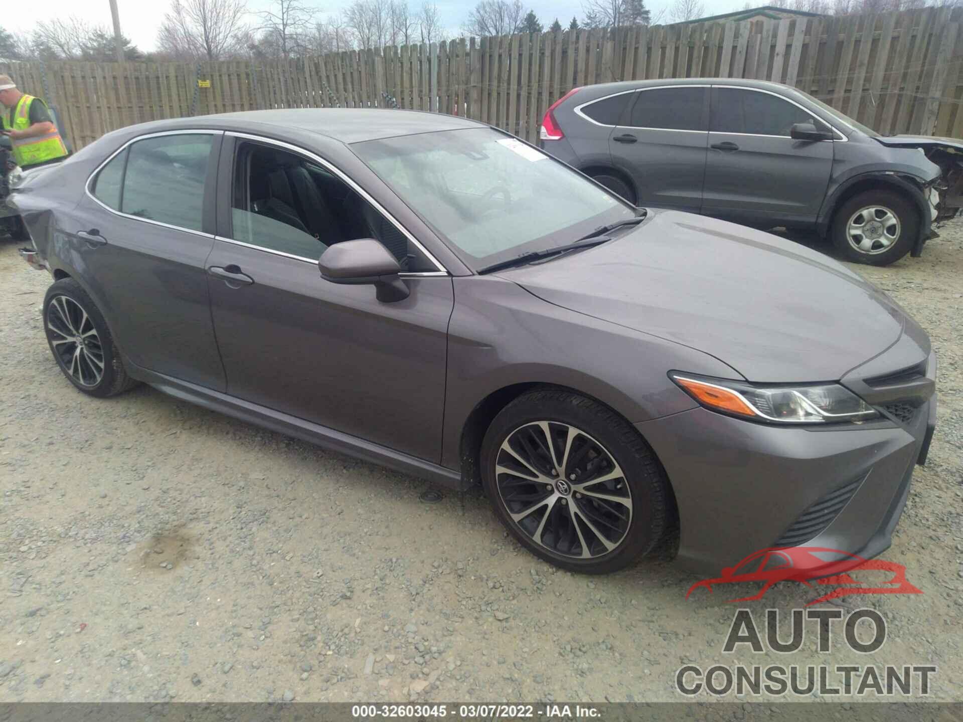 TOYOTA CAMRY 2018 - 4T1B11HK8JU612339