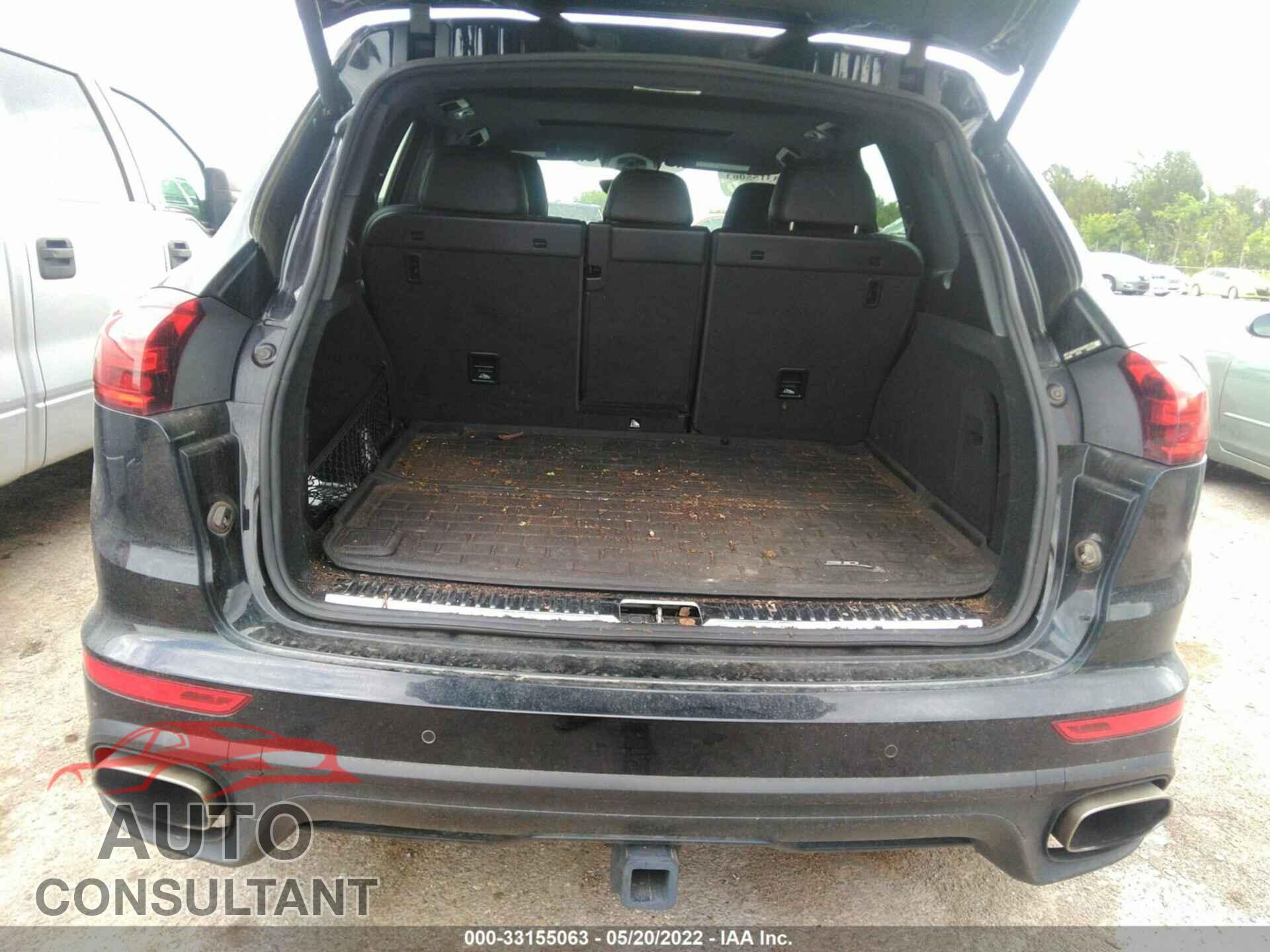 PORSCHE CAYENNE 2017 - WP1AA2A25HKA80195