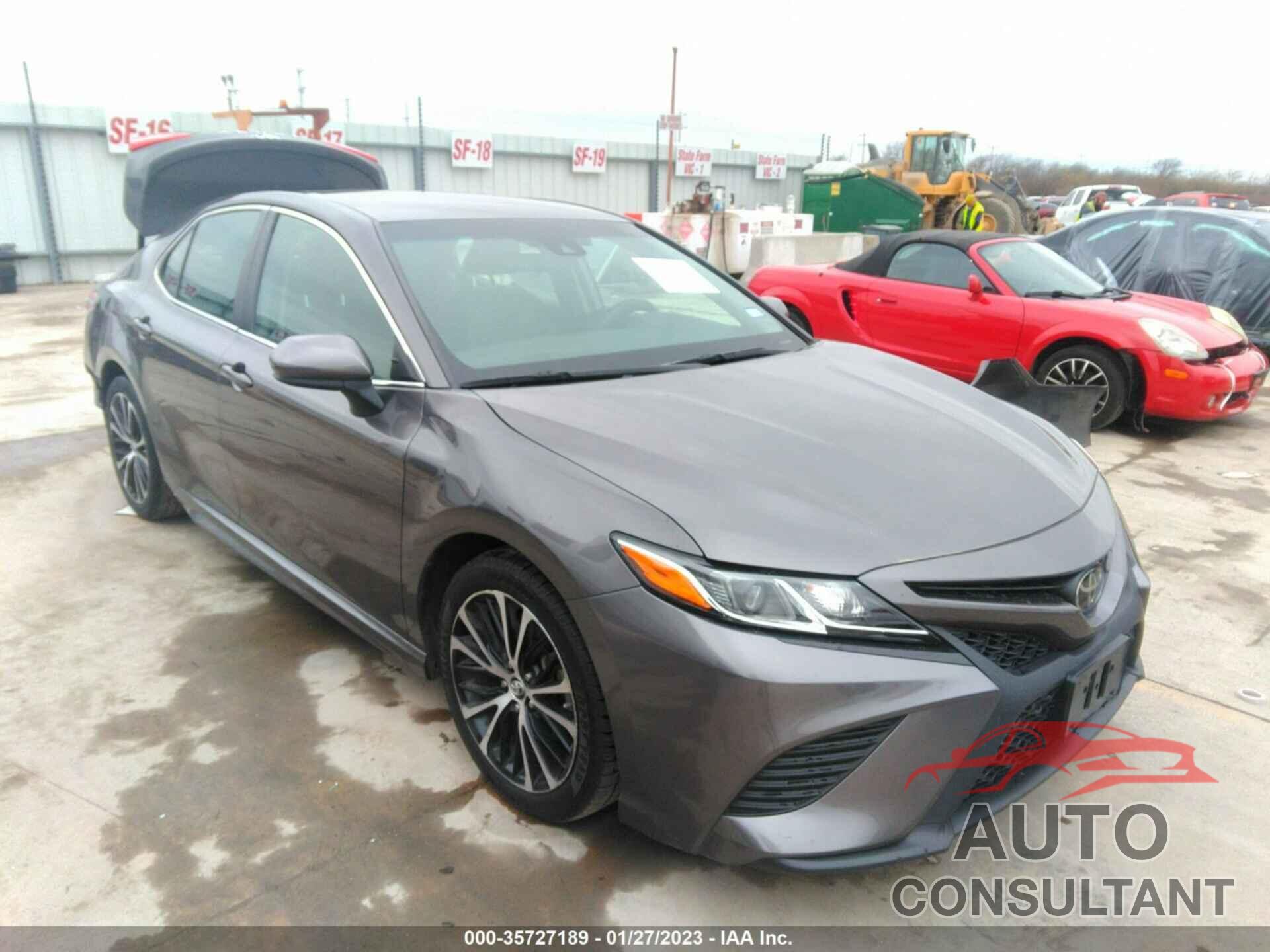 TOYOTA CAMRY 2018 - 4T1B11HK1JU159374