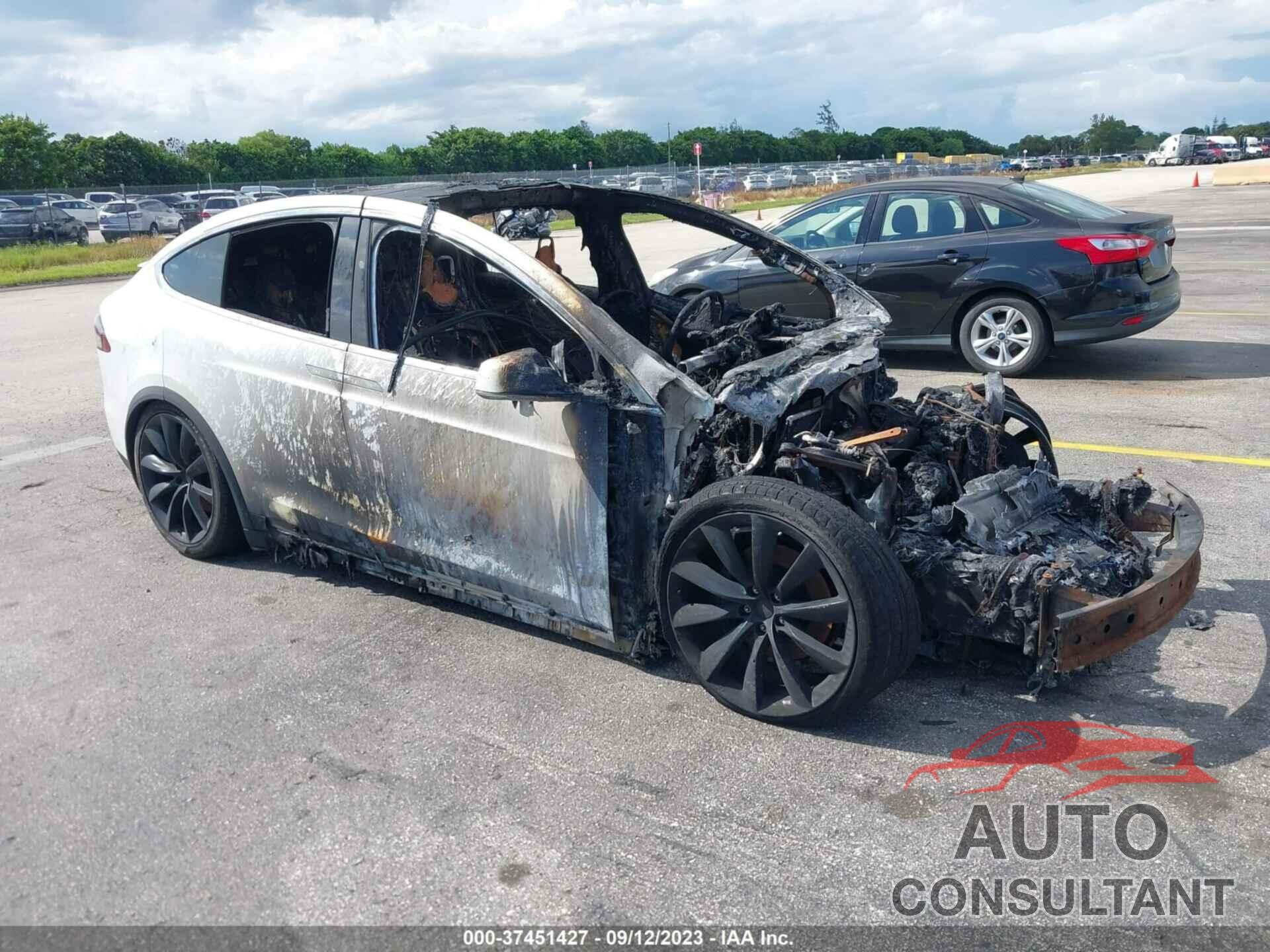 TESLA MODEL X 2020 - 5YJXCAE27LF236947