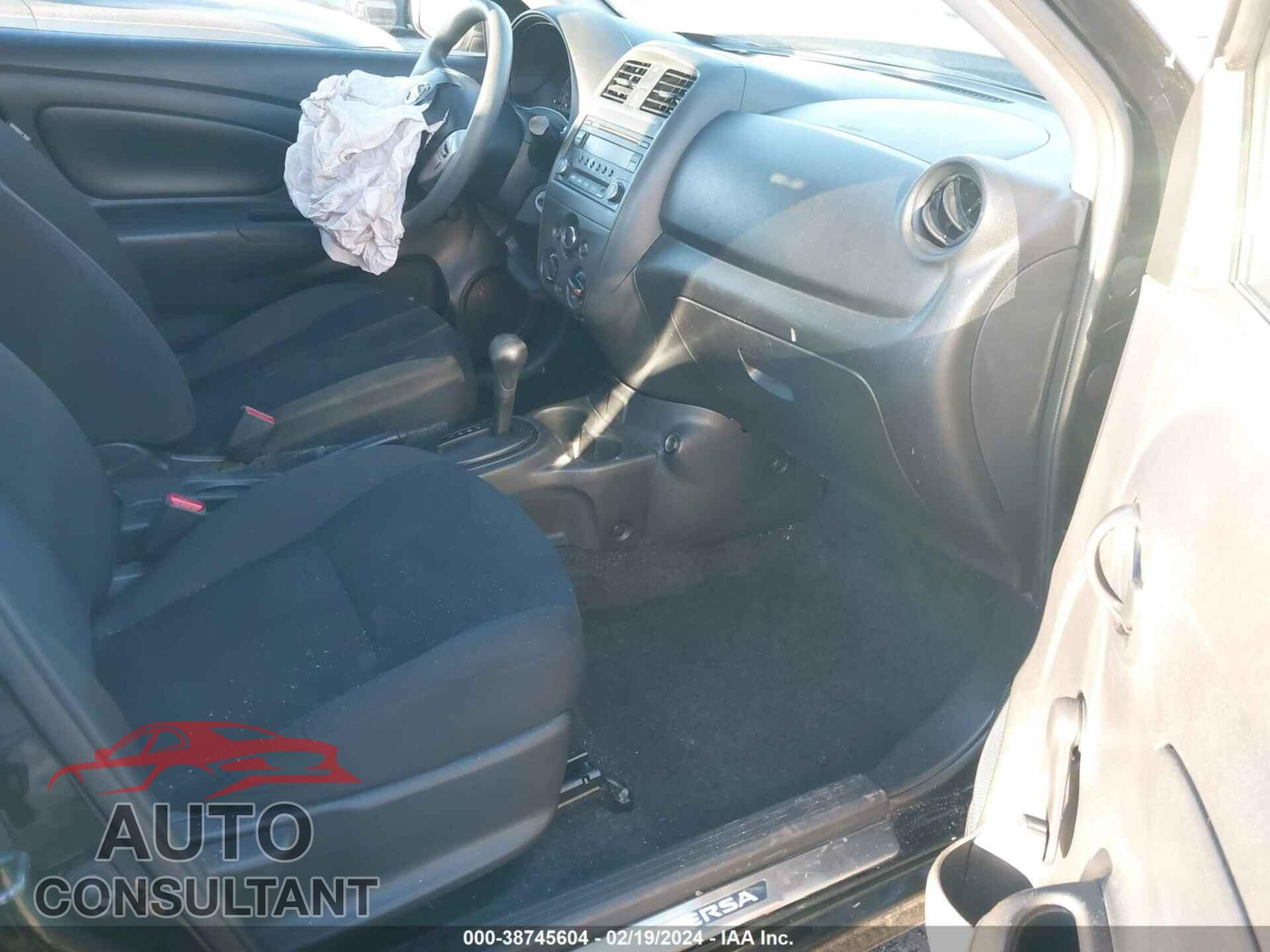 NISSAN VERSA 2018 - 3N1CN7AP2JL867880