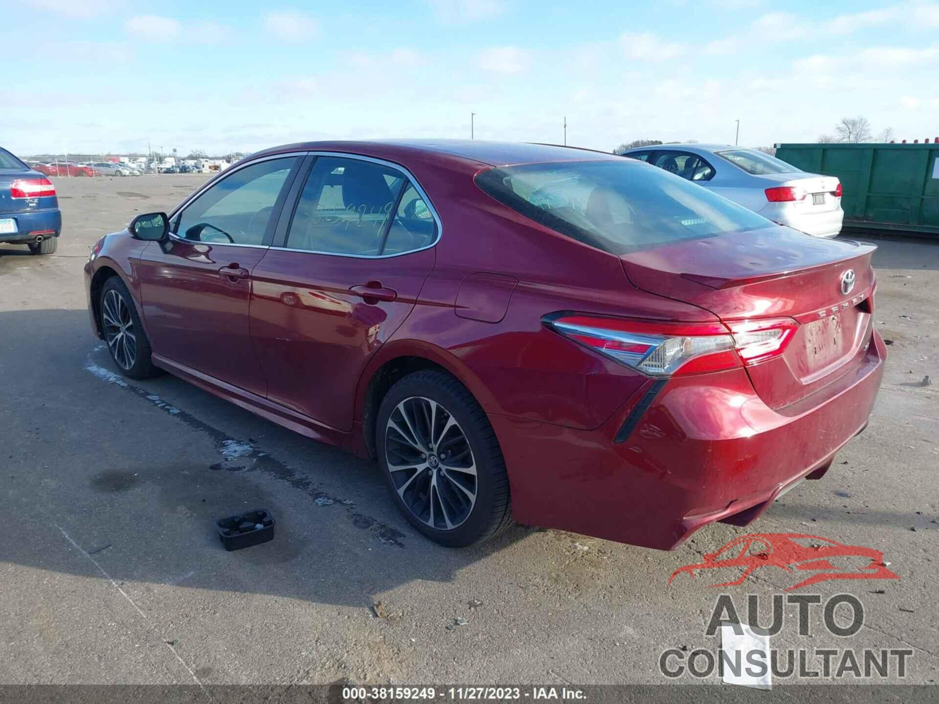 TOYOTA CAMRY 2018 - 4T1B11HK8JU560078