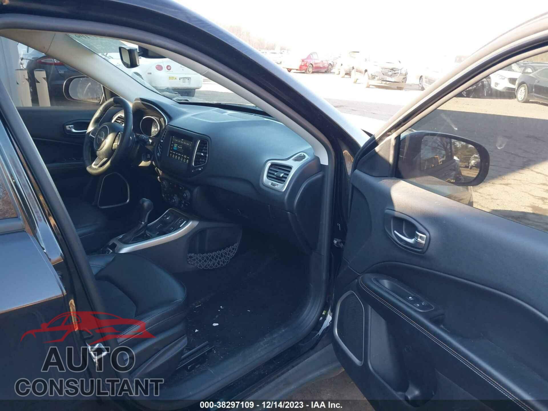 JEEP COMPASS 2018 - 3C4NJDBB8JT480754