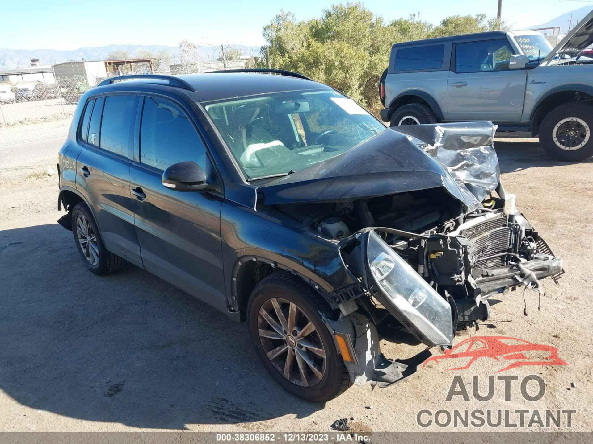 VOLKSWAGEN TIGUAN 2017 - WVGAV7AX7HK044910