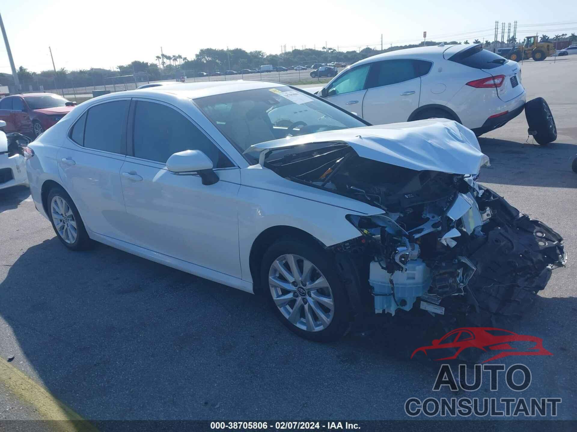 TOYOTA CAMRY 2018 - 4T1B11HK6JU613537