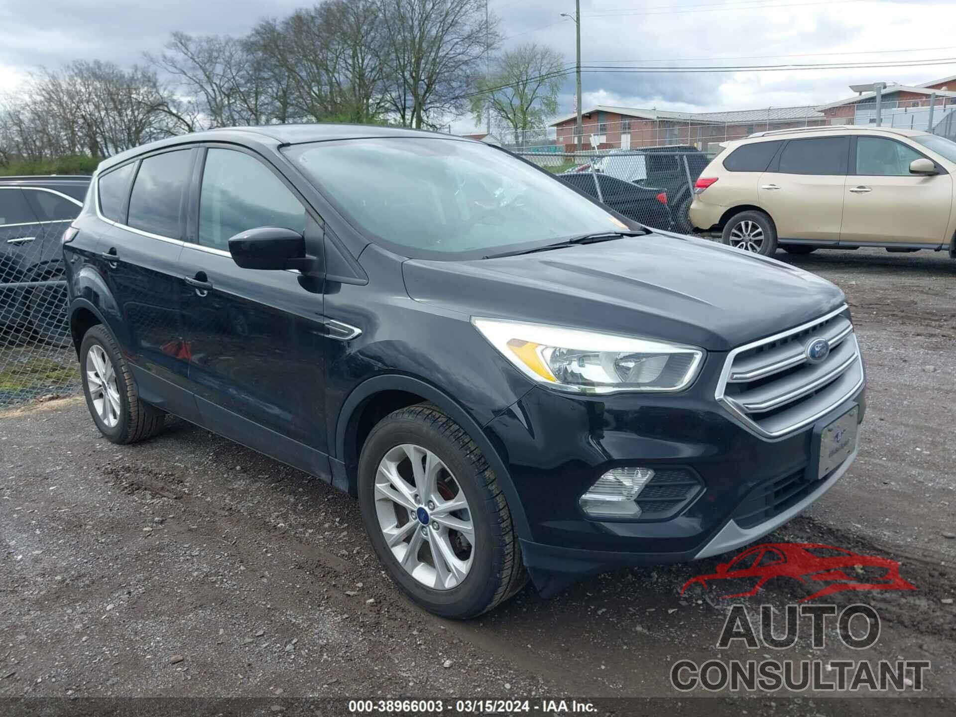FORD ESCAPE 2017 - 1FMCU0GD7HUE21238