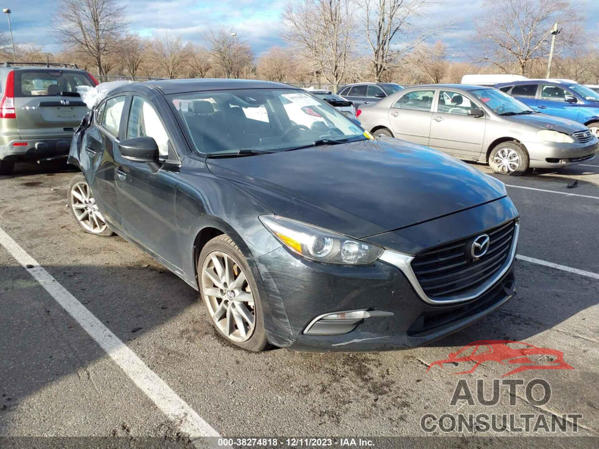 MAZDA MAZDA3 4-DOOR 2018 - JM1BN1V3XJ1157033