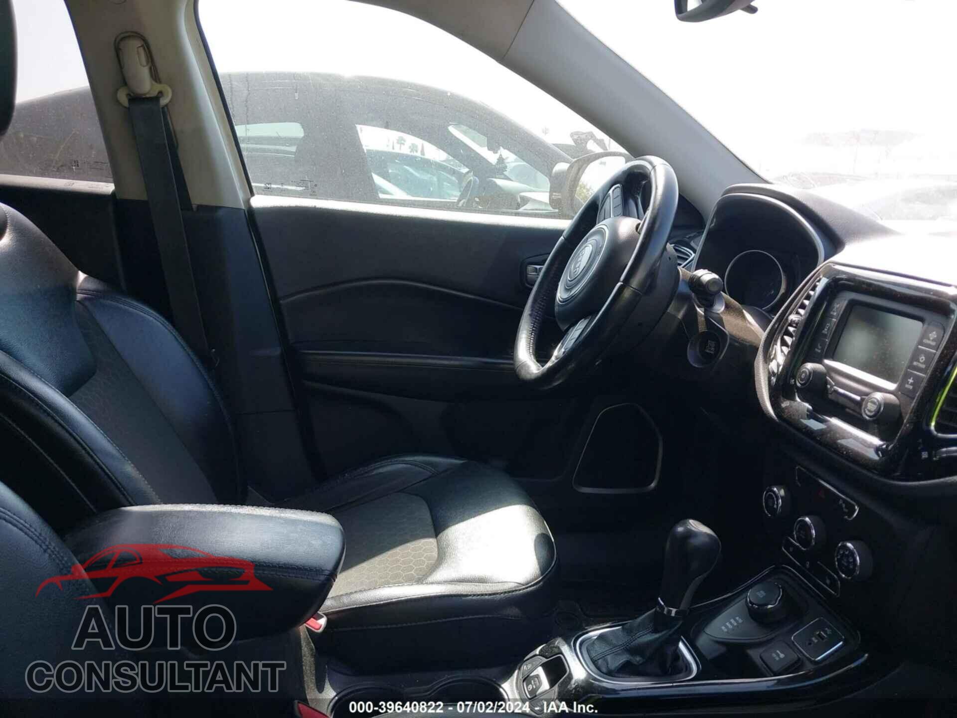 JEEP COMPASS 2018 - 3C4NJDBB1JT492129