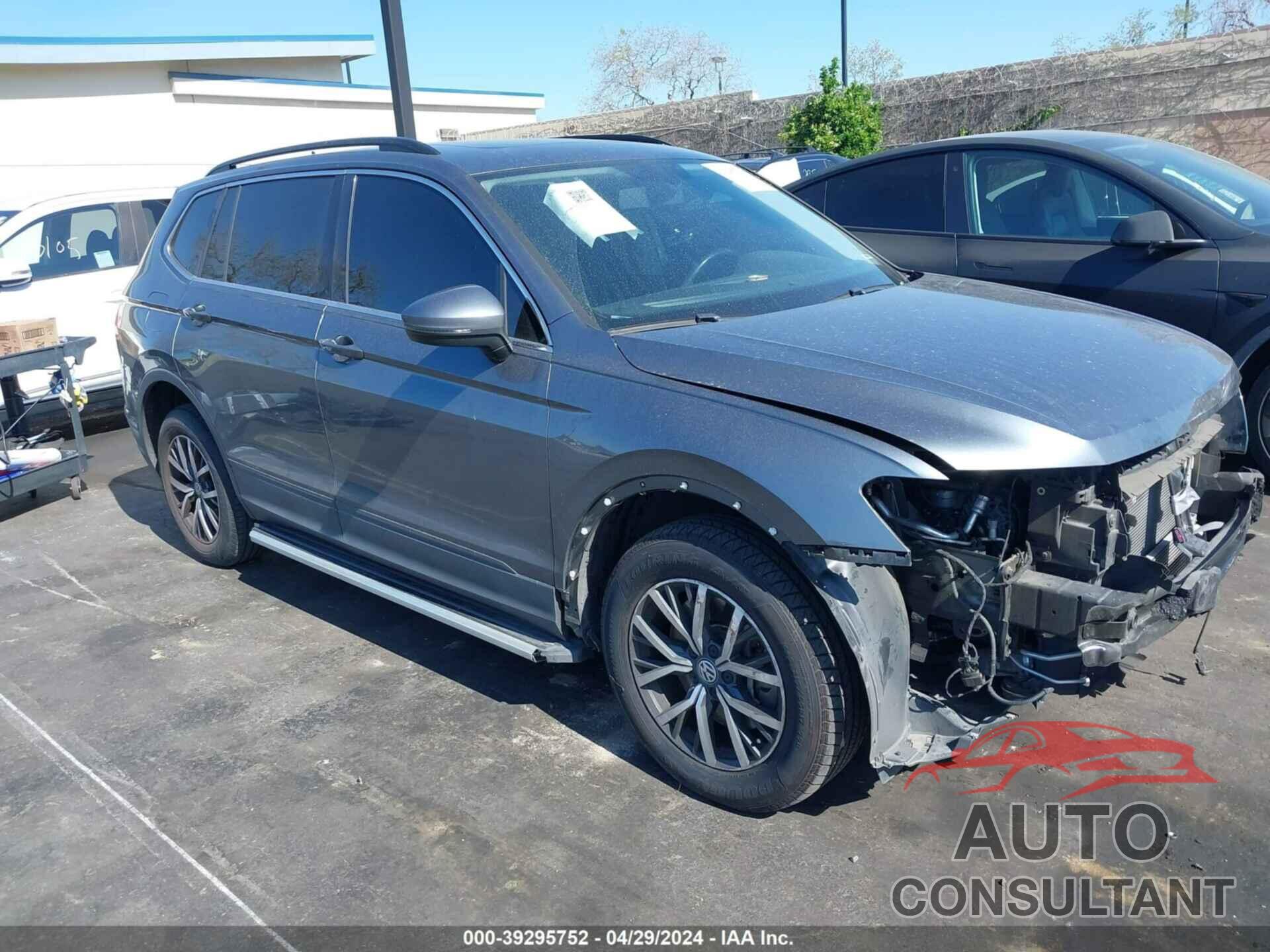 VOLKSWAGEN TIGUAN 2019 - 3VV3B7AX0KM171926