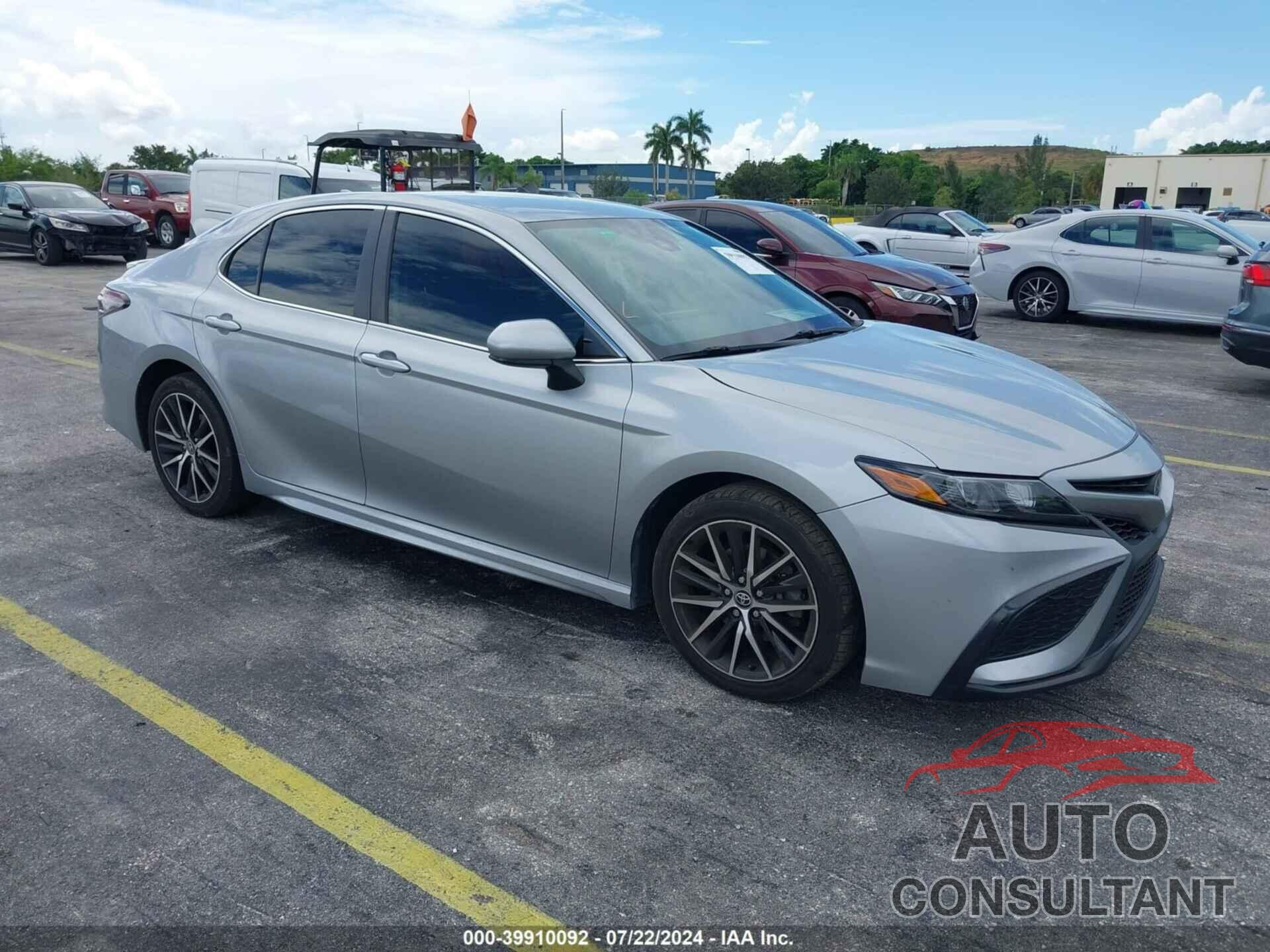 TOYOTA CAMRY 2021 - 4T1G11AKXMU435393