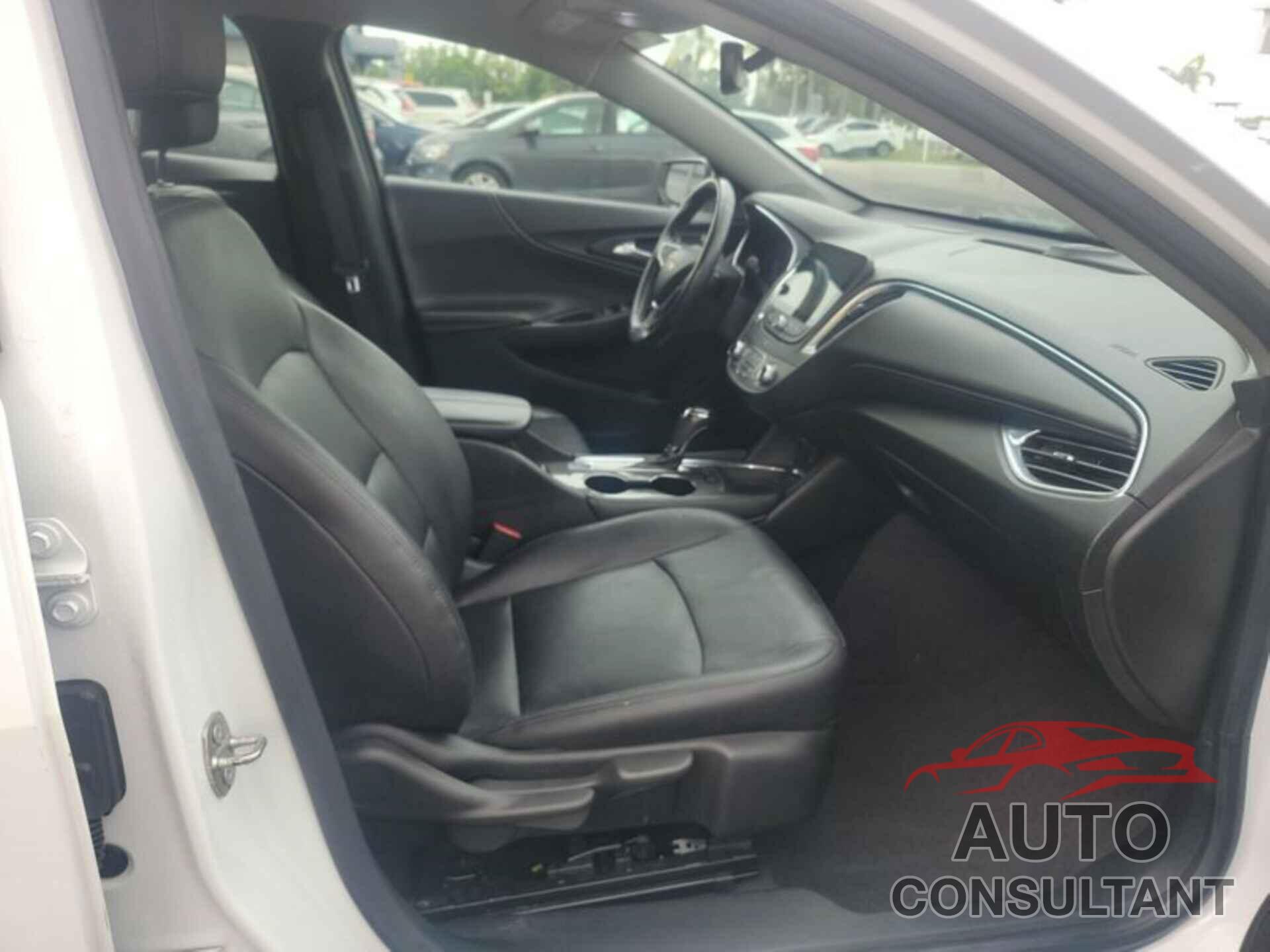 CHEVROLET MALIBU 2019 - 1G1ZD5ST1KF195891