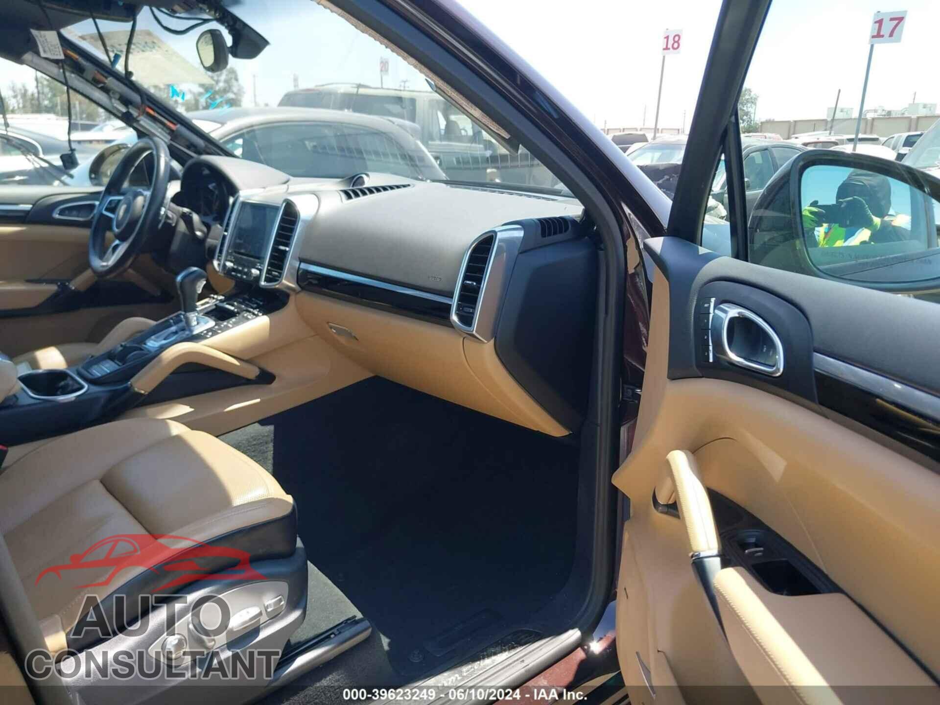 PORSCHE CAYENNE 2018 - WP1AA2A25JKA07060