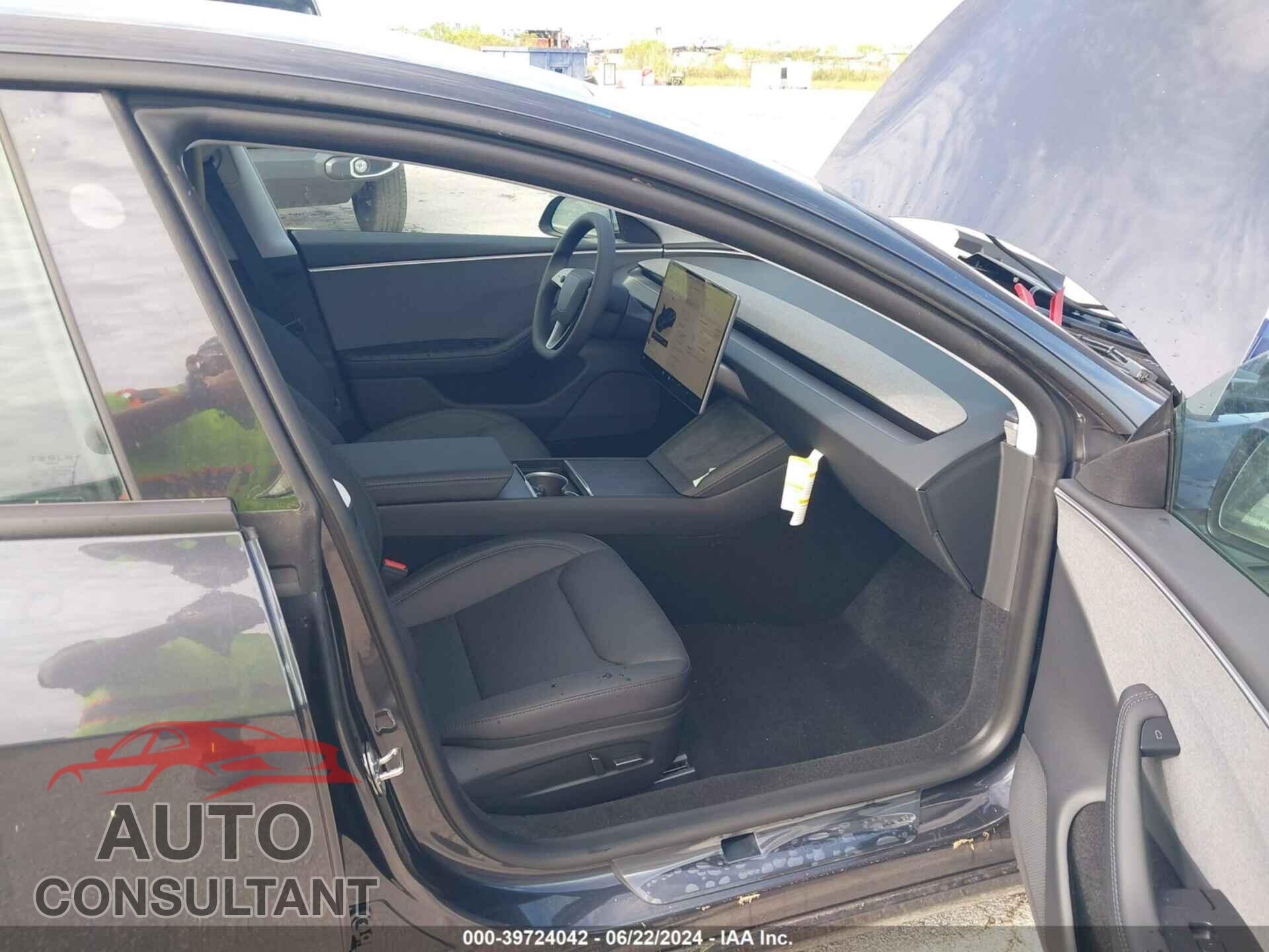 TESLA MODEL 3 2024 - 5YJ3E1EA5RF752362