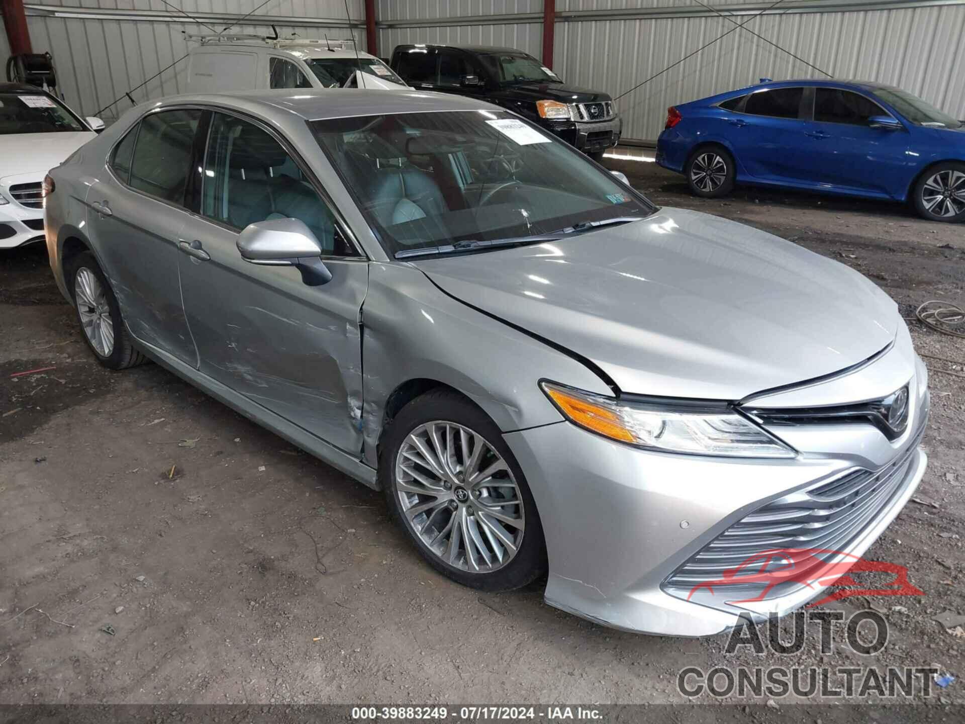 TOYOTA CAMRY 2018 - 4T1B11HK1JU002184