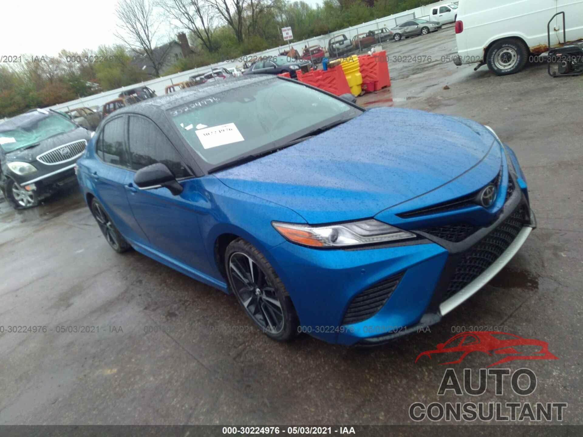 TOYOTA CAMRY 2018 - 4T1BZ1HK2JU014420